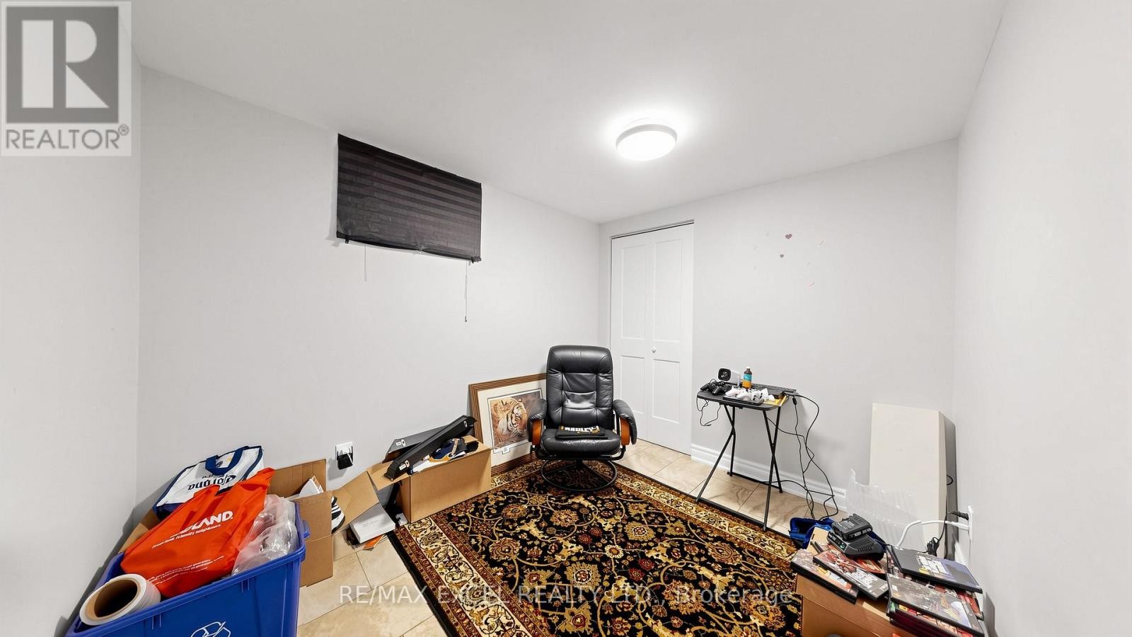 












2 HUGHES STREET

,
Richmond Hill (Oak Ridges),




Ontario
L4E2V9


