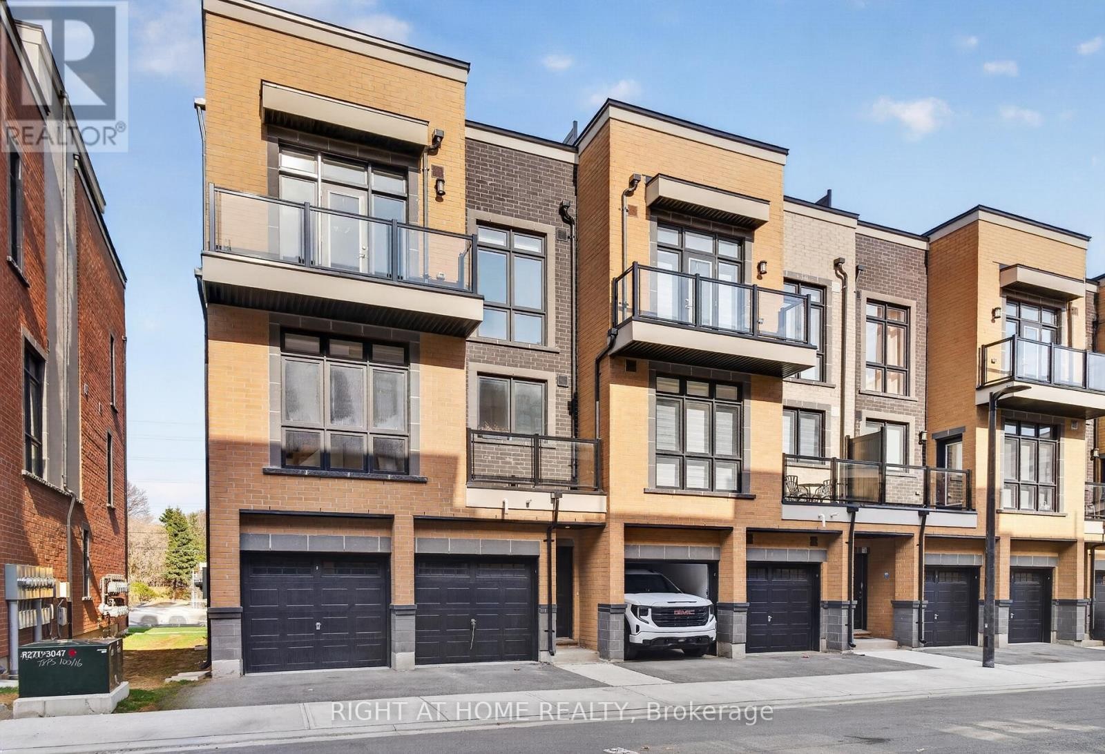 












1 - 12860 YONGE STREET

,
Richmond Hill (Oak Ridges),




Ontario
L4E1J4

