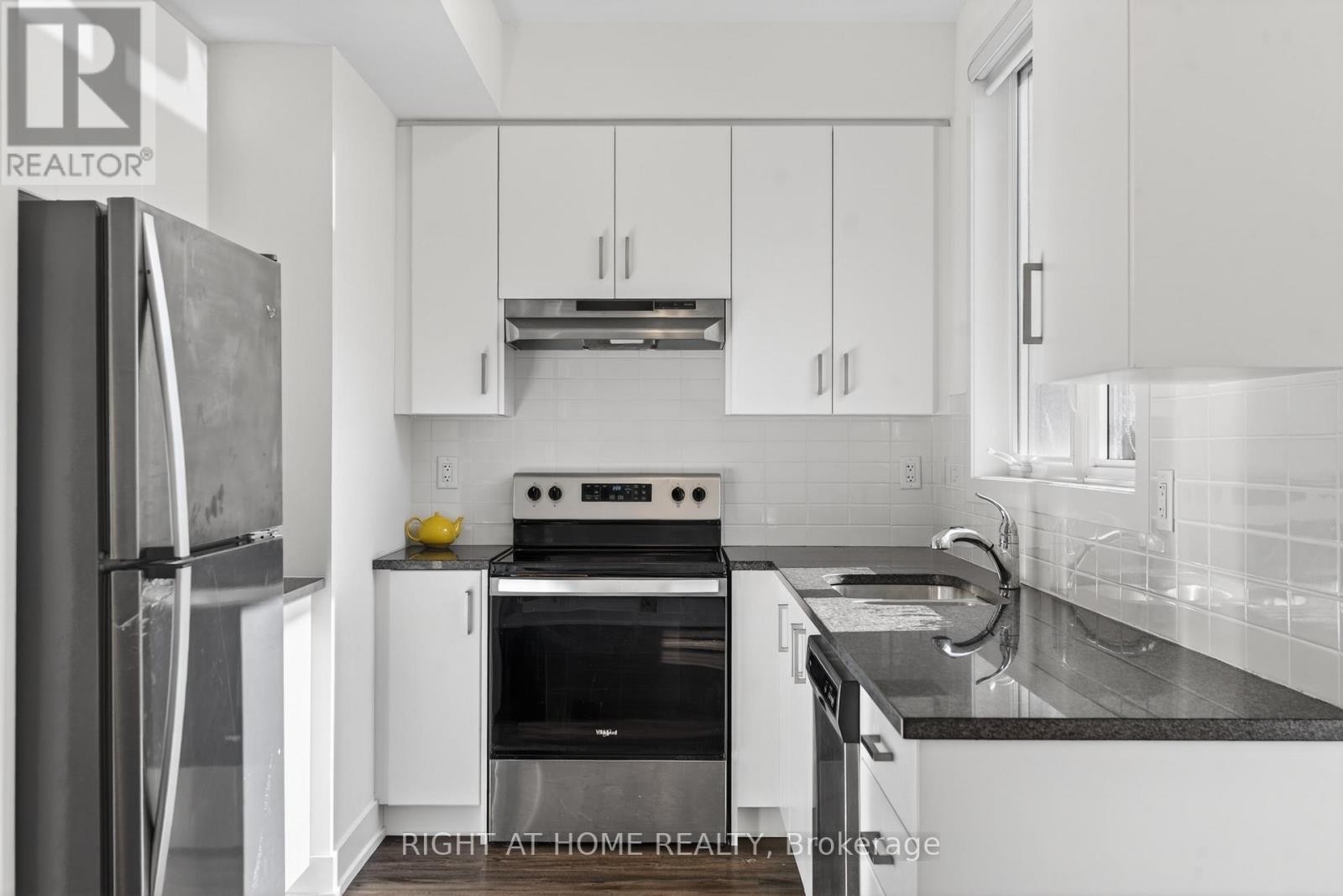 












1 - 12860 YONGE STREET

,
Richmond Hill (Oak Ridges),




Ontario
L4E1J4

