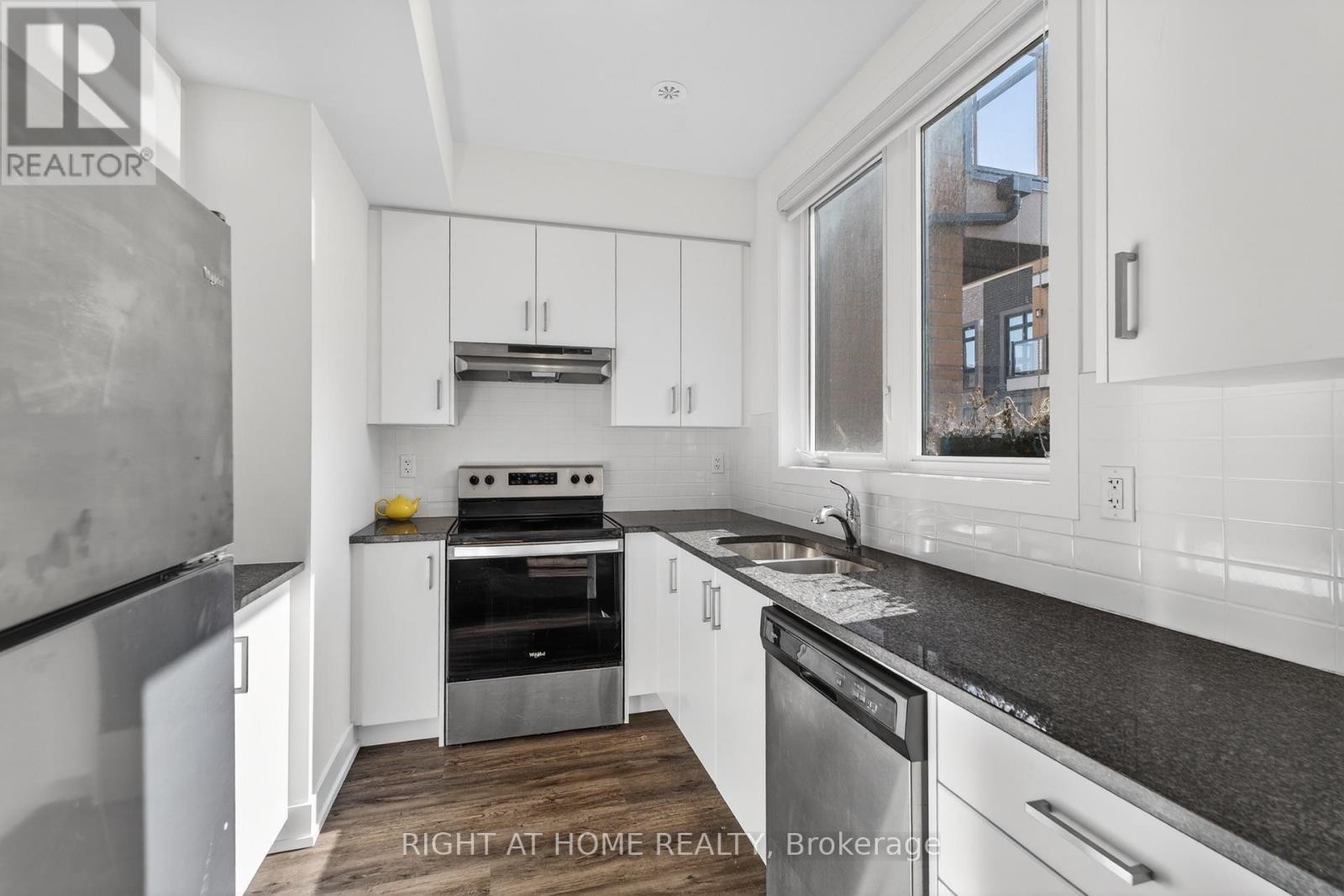 












1 - 12860 YONGE STREET

,
Richmond Hill (Oak Ridges),




Ontario
L4E1J4


