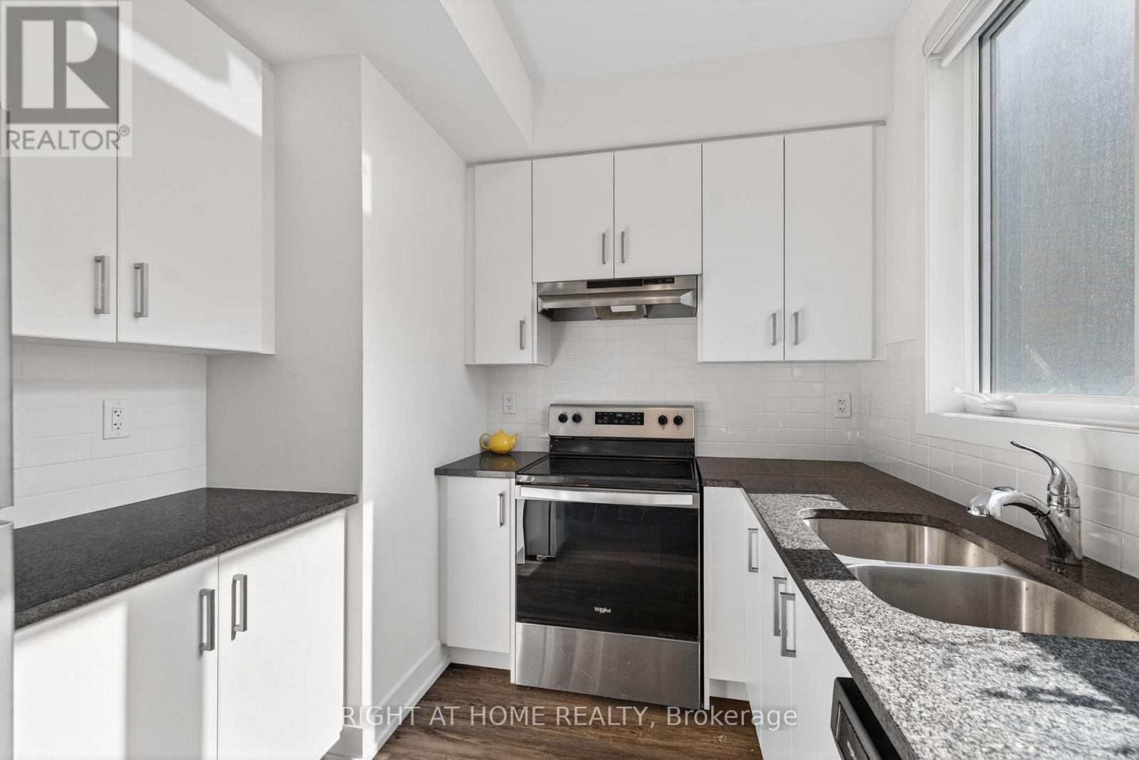 












1 - 12860 YONGE STREET

,
Richmond Hill (Oak Ridges),




Ontario
L4E1J4

