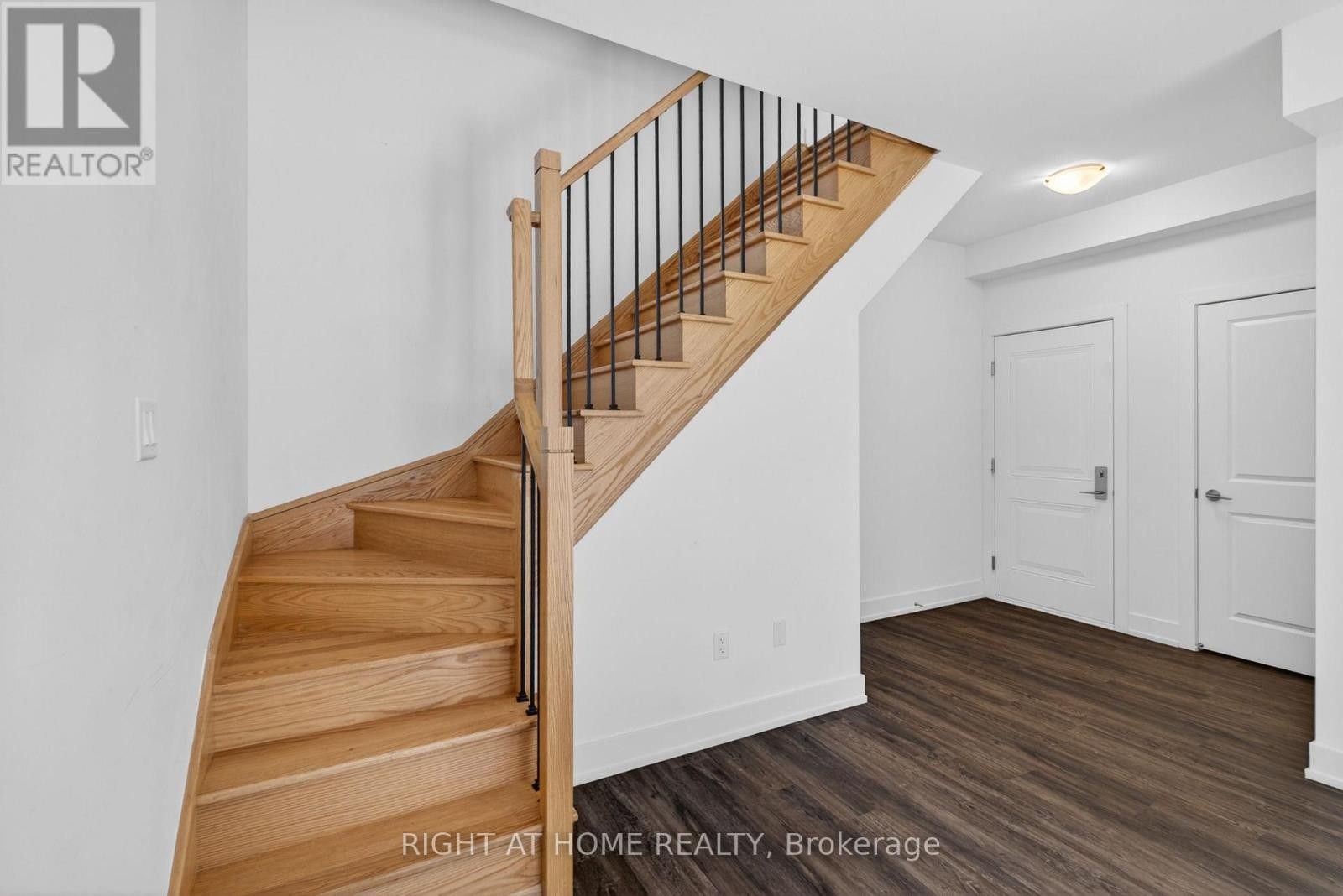 












1 - 12860 YONGE STREET

,
Richmond Hill (Oak Ridges),




Ontario
L4E1J4

