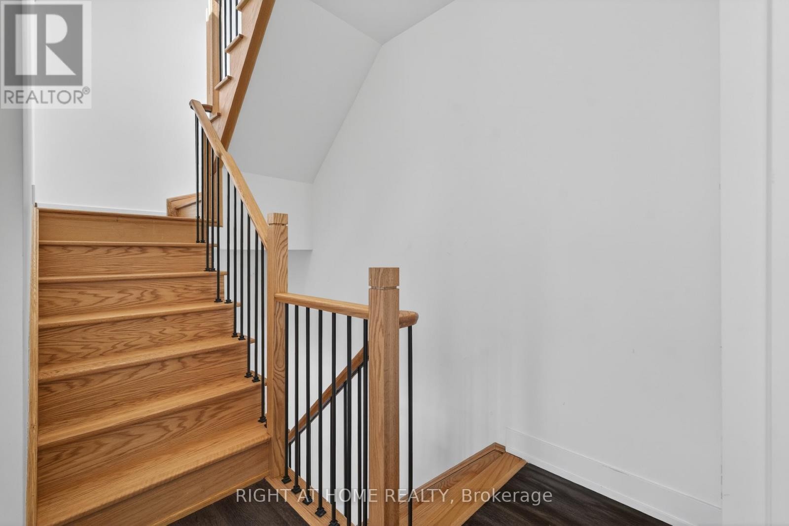 












1 - 12860 YONGE STREET

,
Richmond Hill (Oak Ridges),




Ontario
L4E1J4

