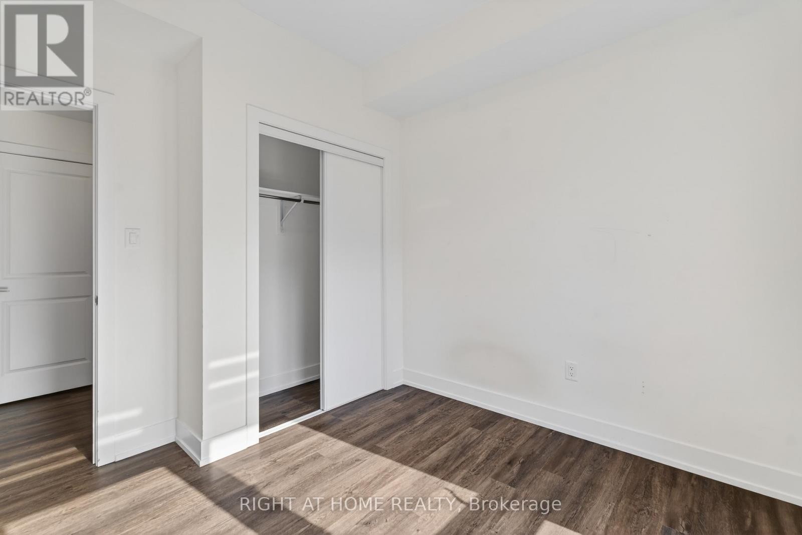 












1 - 12860 YONGE STREET

,
Richmond Hill (Oak Ridges),




Ontario
L4E1J4

