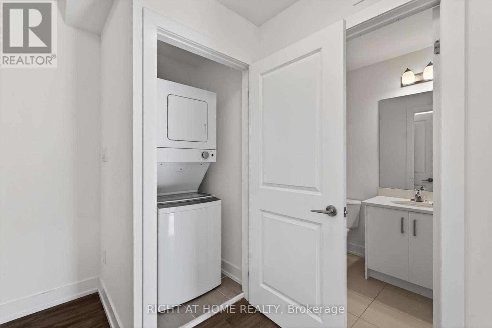 












1 - 12860 YONGE STREET

,
Richmond Hill (Oak Ridges),




Ontario
L4E1J4

