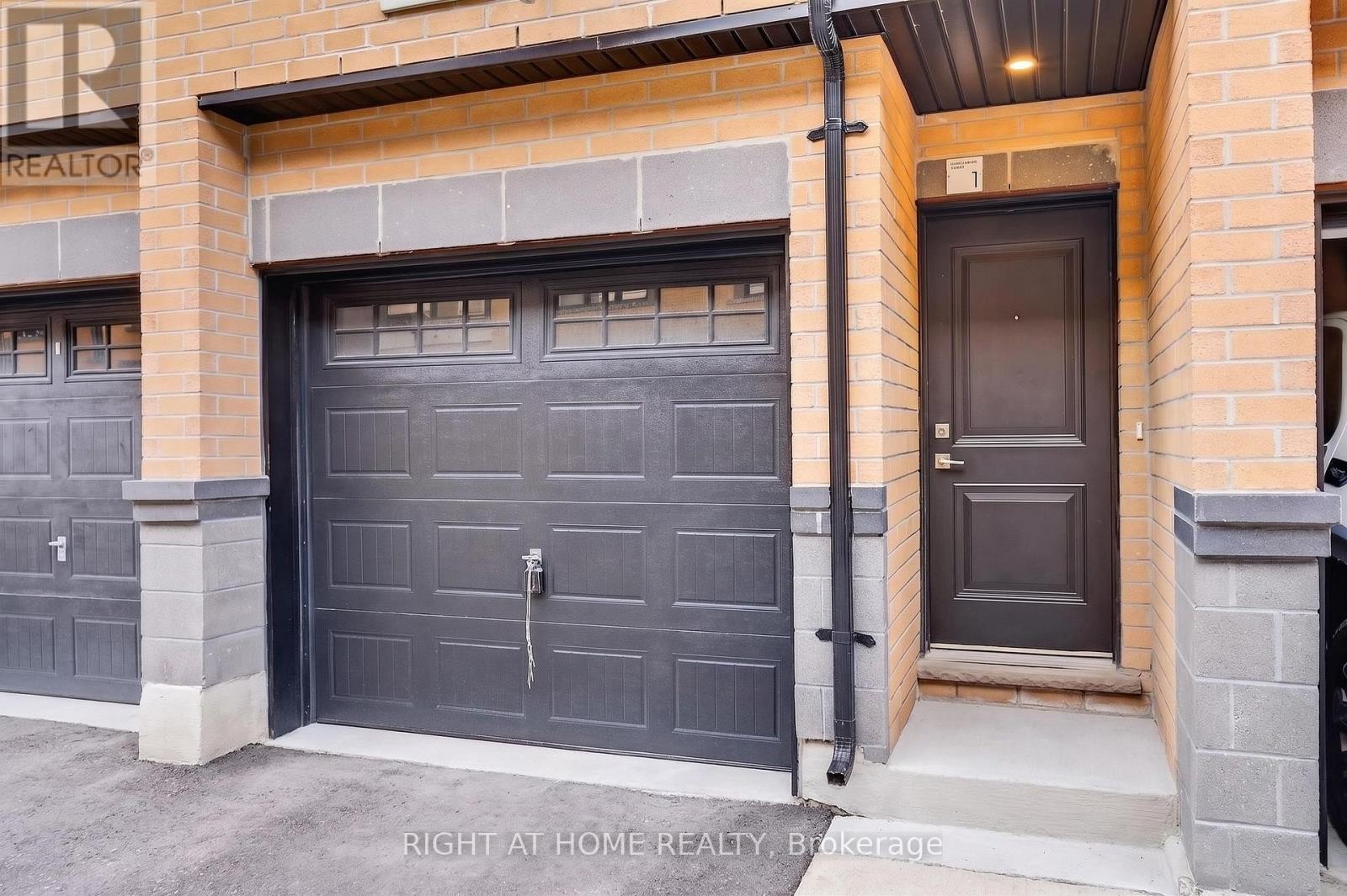 












1 - 12860 YONGE STREET

,
Richmond Hill (Oak Ridges),




Ontario
L4E1J4


