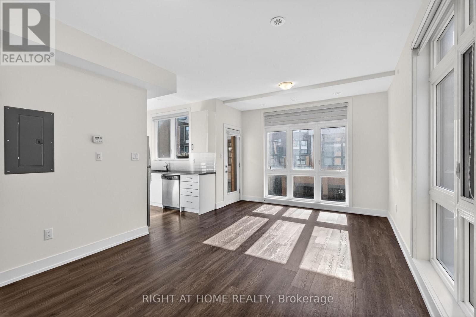 












1 - 12860 YONGE STREET

,
Richmond Hill (Oak Ridges),




Ontario
L4E1J4

