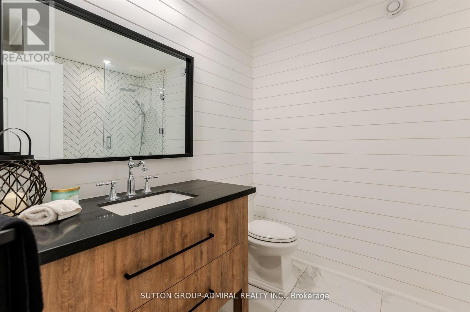 












250 DENNEY DRIVE

,
Essa,




Ontario
L3W0T8

