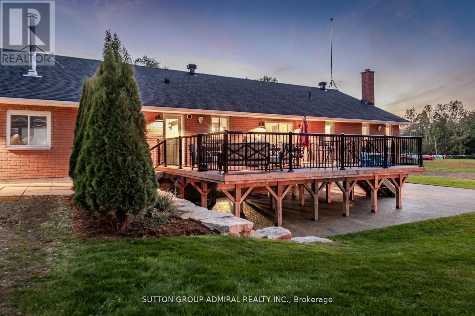 












250 DENNEY DRIVE

,
Essa,




Ontario
L3W0T8

