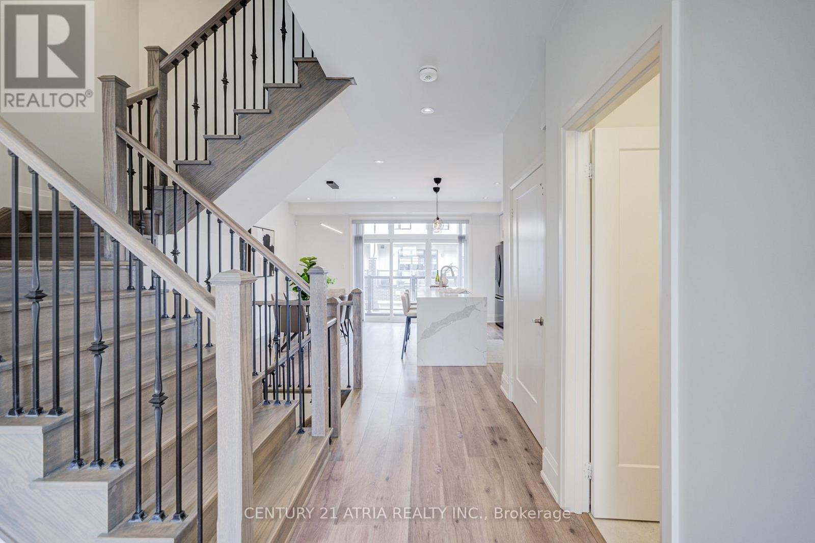 












49 COHEN WAY

,
Vaughan (Patterson),




Ontario
L6A5B4

