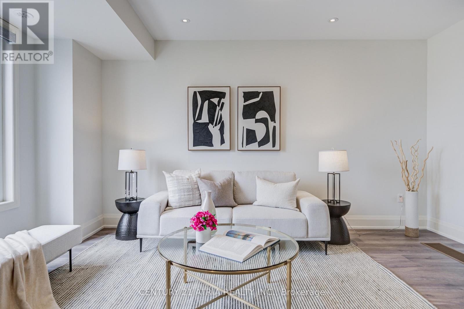 












49 COHEN WAY

,
Vaughan (Patterson),




Ontario
L6A5B4

