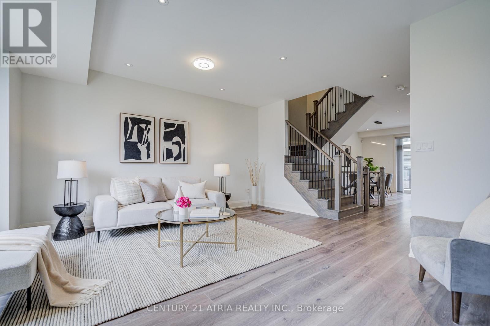 












49 COHEN WAY

,
Vaughan (Patterson),




Ontario
L6A5B4

