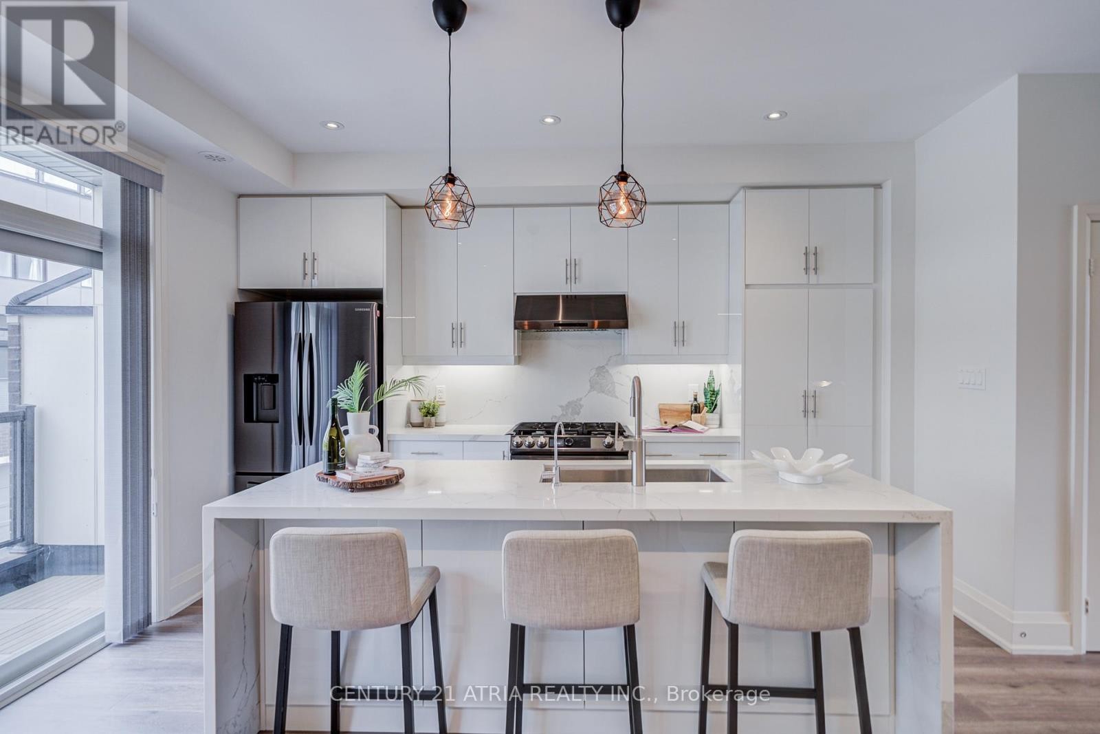 












49 COHEN WAY

,
Vaughan (Patterson),




Ontario
L6A5B4

