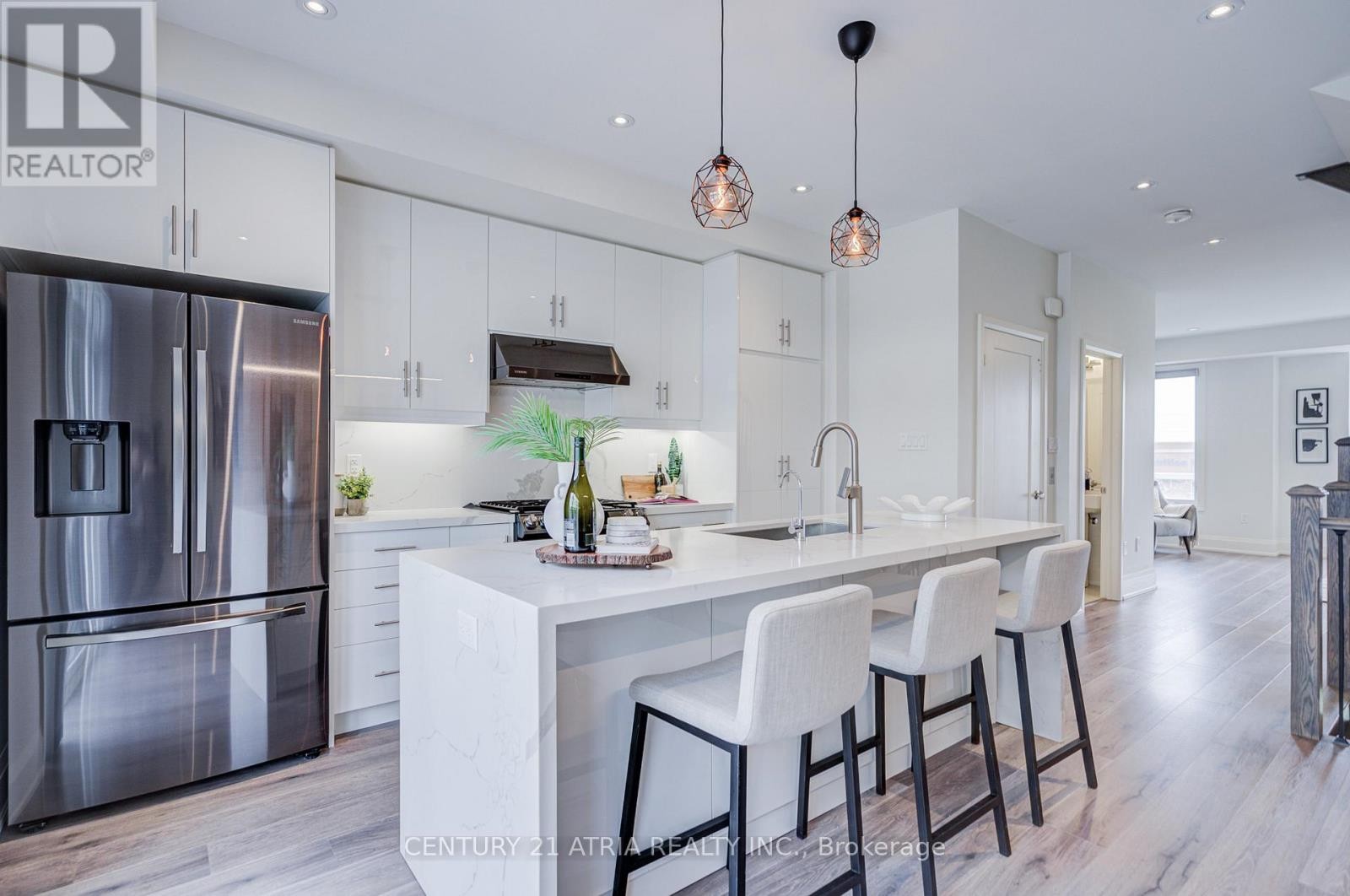 












49 COHEN WAY

,
Vaughan (Patterson),




Ontario
L6A5B4

