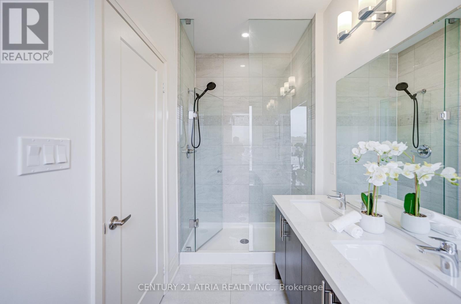 












49 COHEN WAY

,
Vaughan (Patterson),




Ontario
L6A5B4

