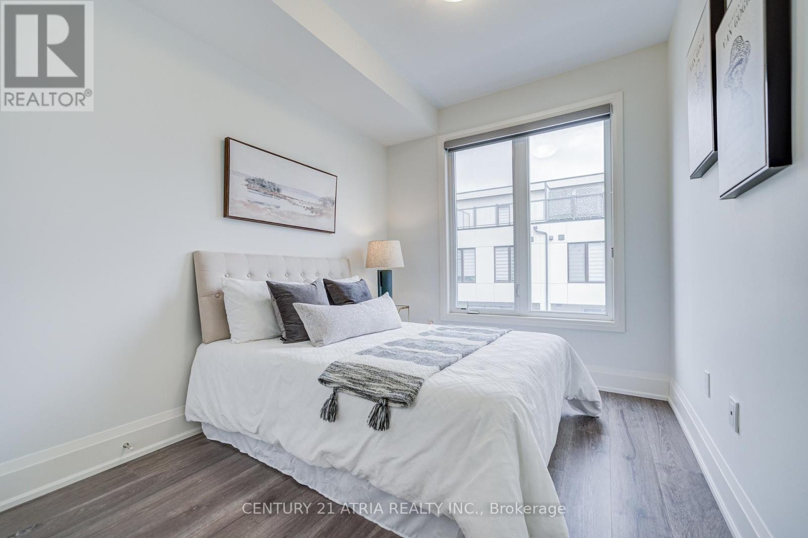 












49 COHEN WAY

,
Vaughan (Patterson),




Ontario
L6A5B4


