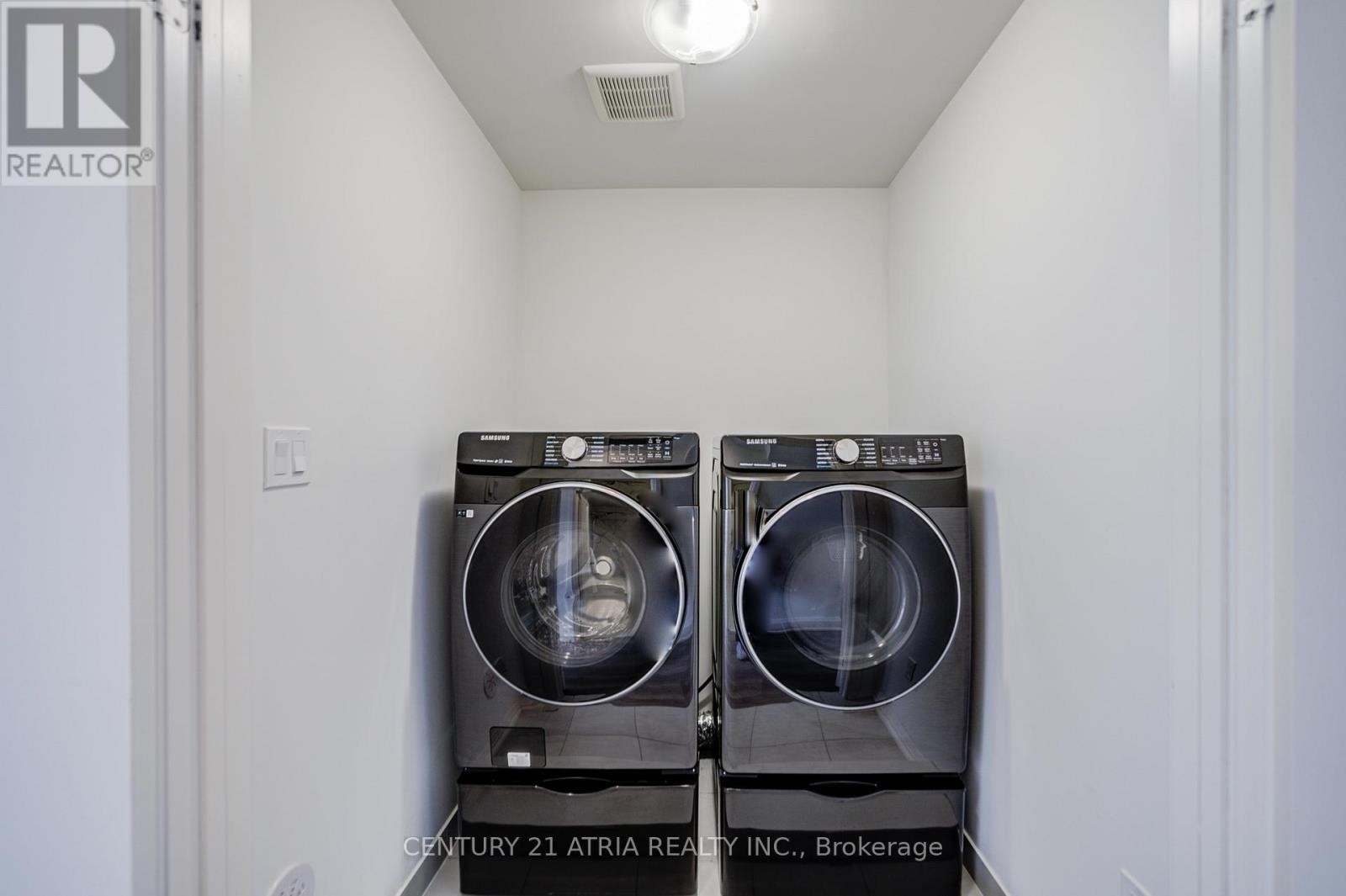 












49 COHEN WAY

,
Vaughan (Patterson),




Ontario
L6A5B4

