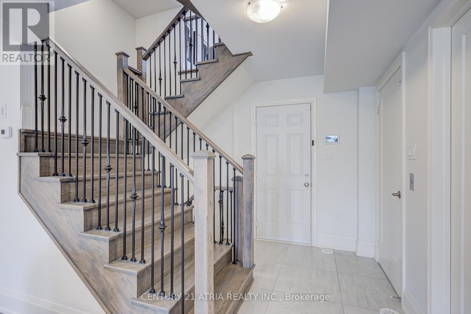 












49 COHEN WAY

,
Vaughan (Patterson),




Ontario
L6A5B4

