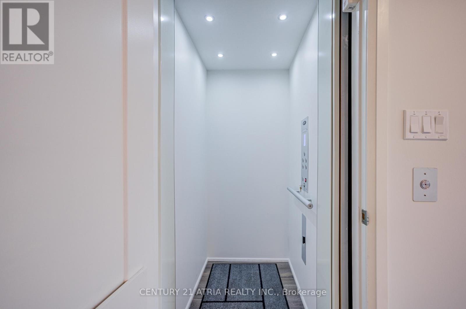 












49 COHEN WAY

,
Vaughan (Patterson),




Ontario
L6A5B4


