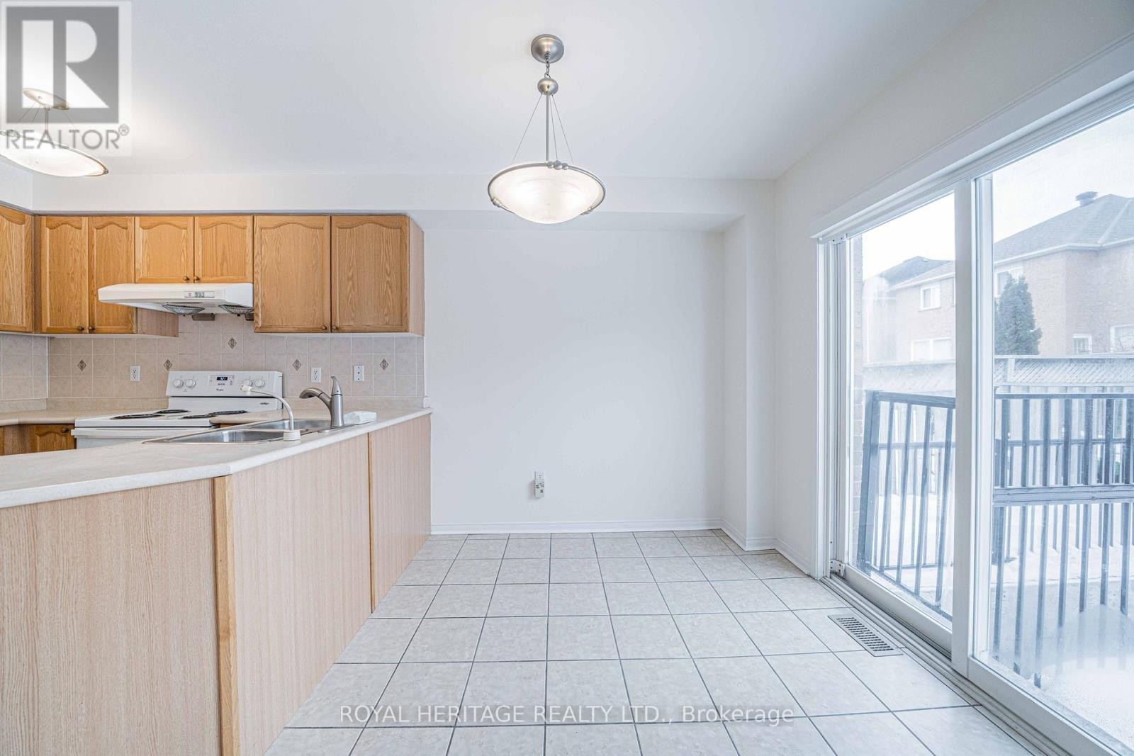 












344 CASTLEMORE AVENUE

,
Markham (Berczy),




Ontario
L6C2R6


