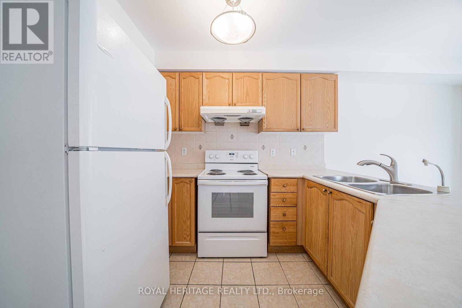 












344 CASTLEMORE AVENUE

,
Markham (Berczy),




Ontario
L6C2R6

