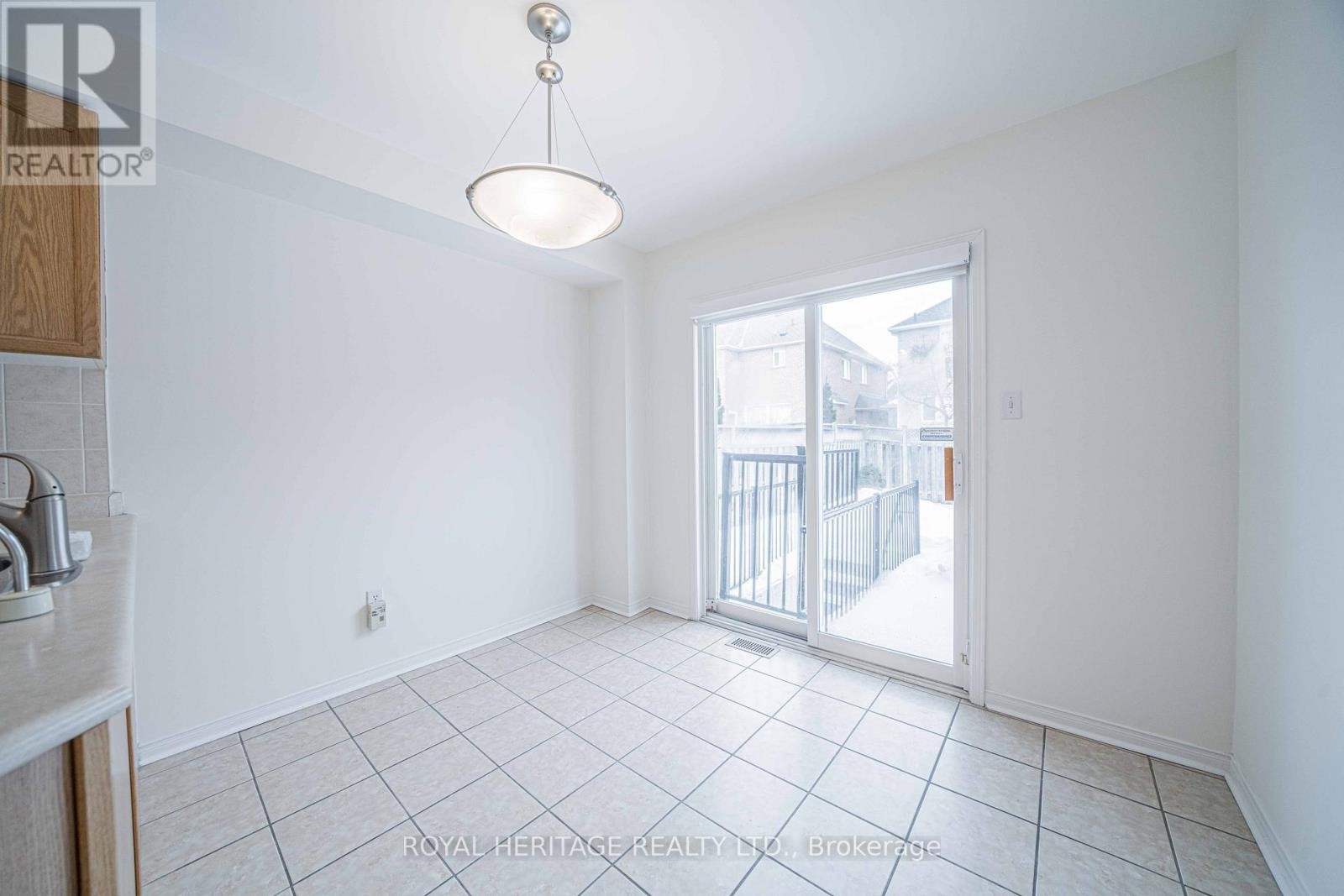 












344 CASTLEMORE AVENUE

,
Markham (Berczy),




Ontario
L6C2R6

