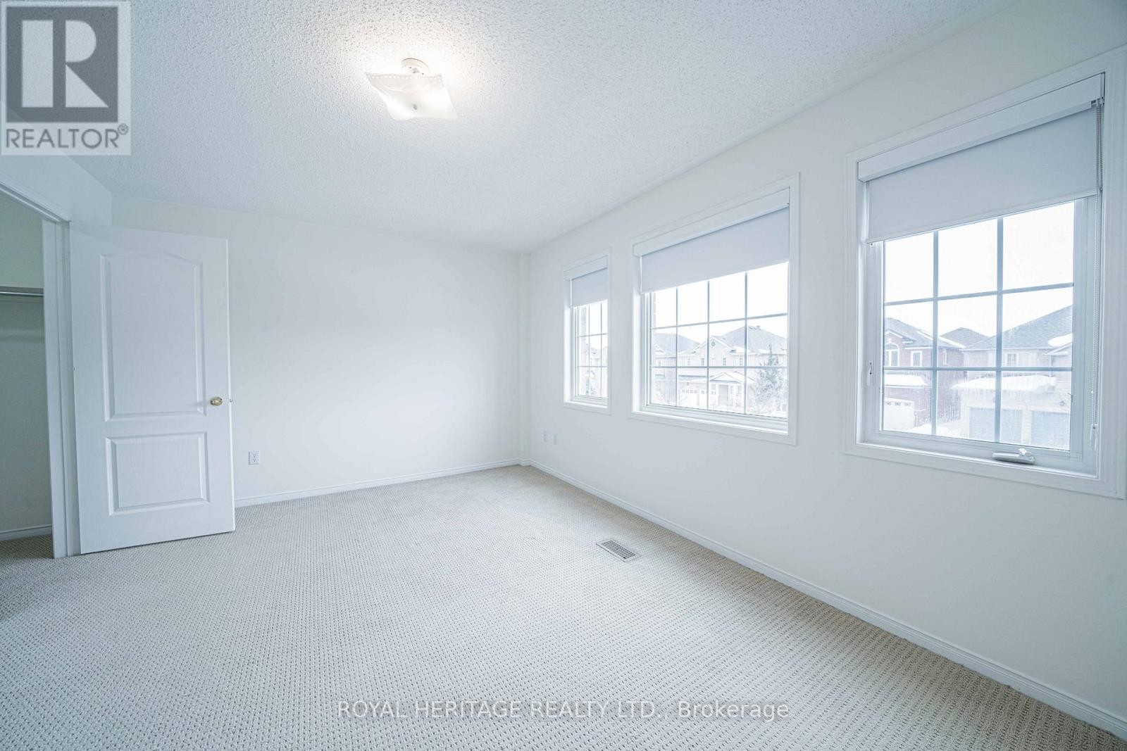 












344 CASTLEMORE AVENUE

,
Markham (Berczy),




Ontario
L6C2R6

