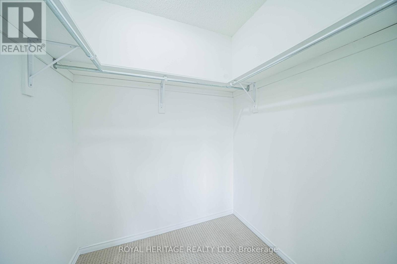 












344 CASTLEMORE AVENUE

,
Markham (Berczy),




Ontario
L6C2R6

