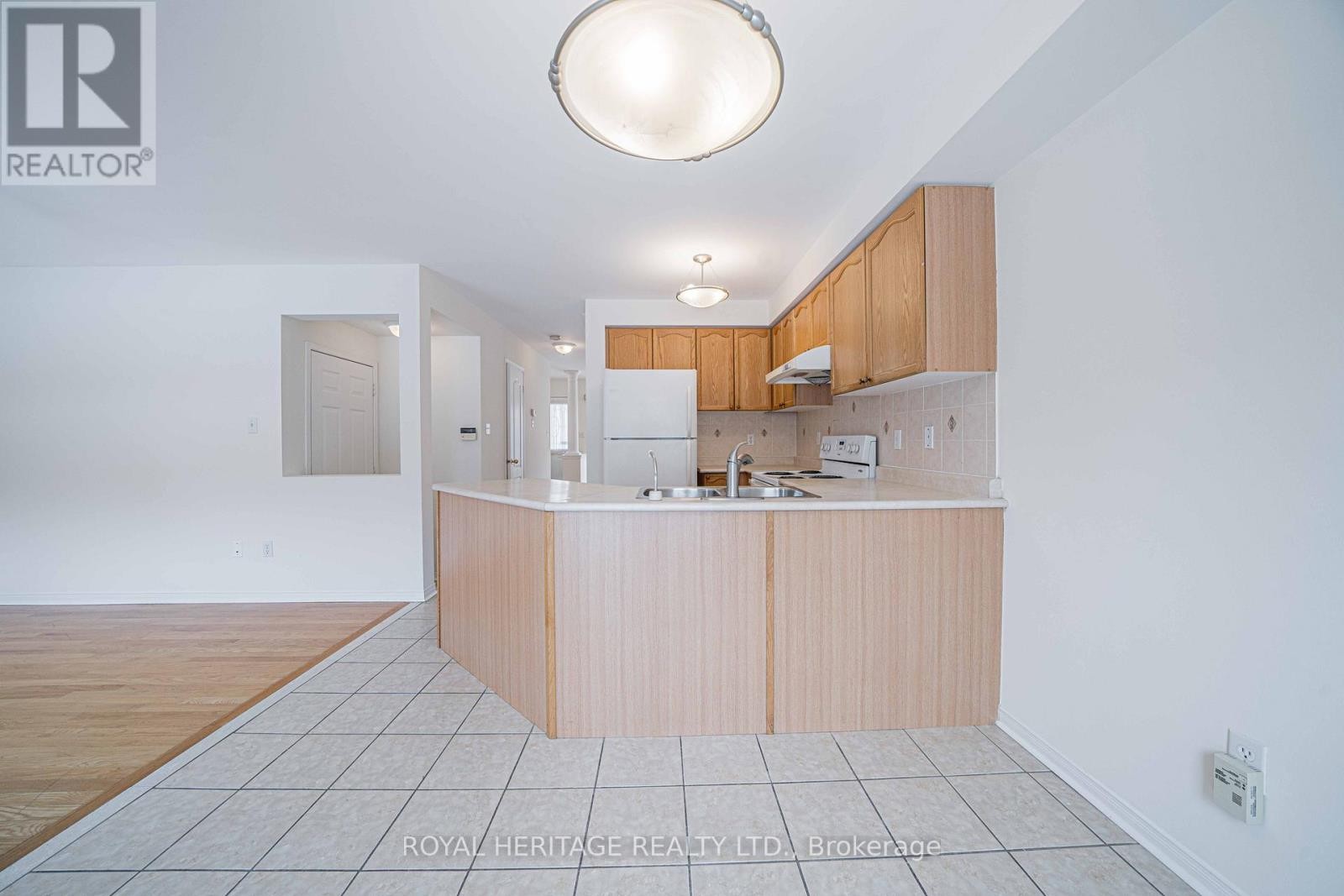 












344 CASTLEMORE AVENUE

,
Markham (Berczy),




Ontario
L6C2R6

