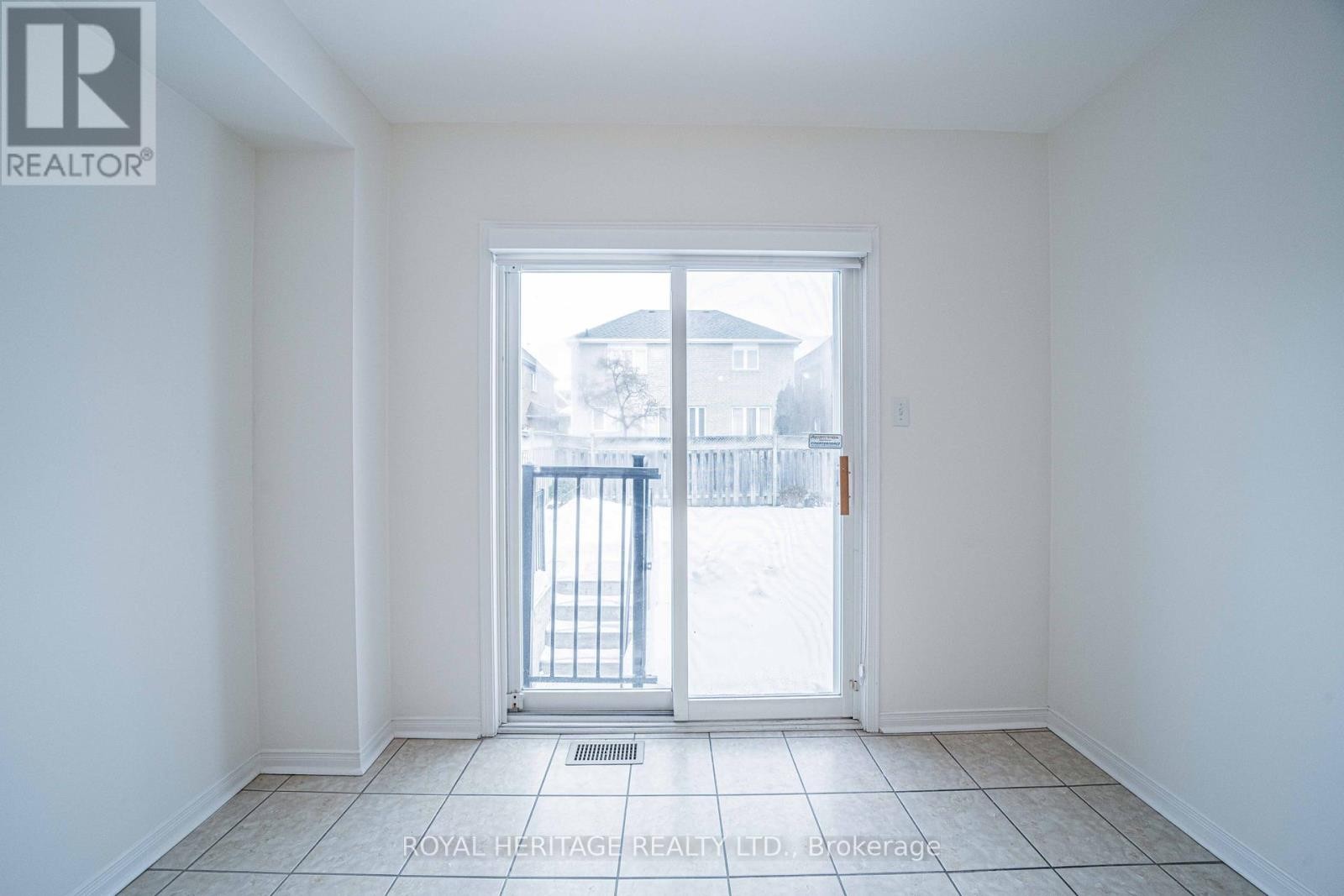 












344 CASTLEMORE AVENUE

,
Markham (Berczy),




Ontario
L6C2R6

