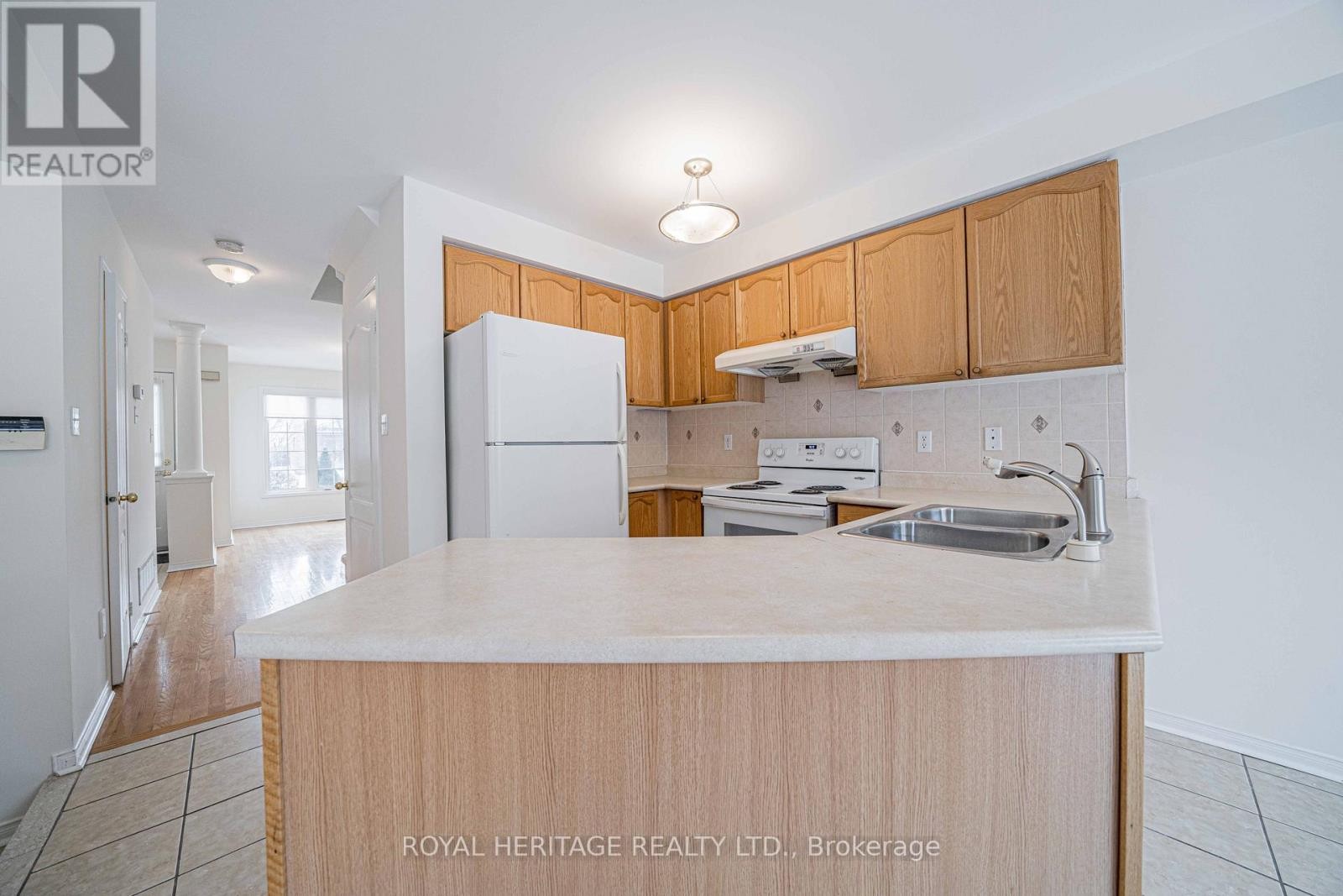 












344 CASTLEMORE AVENUE

,
Markham (Berczy),




Ontario
L6C2R6

