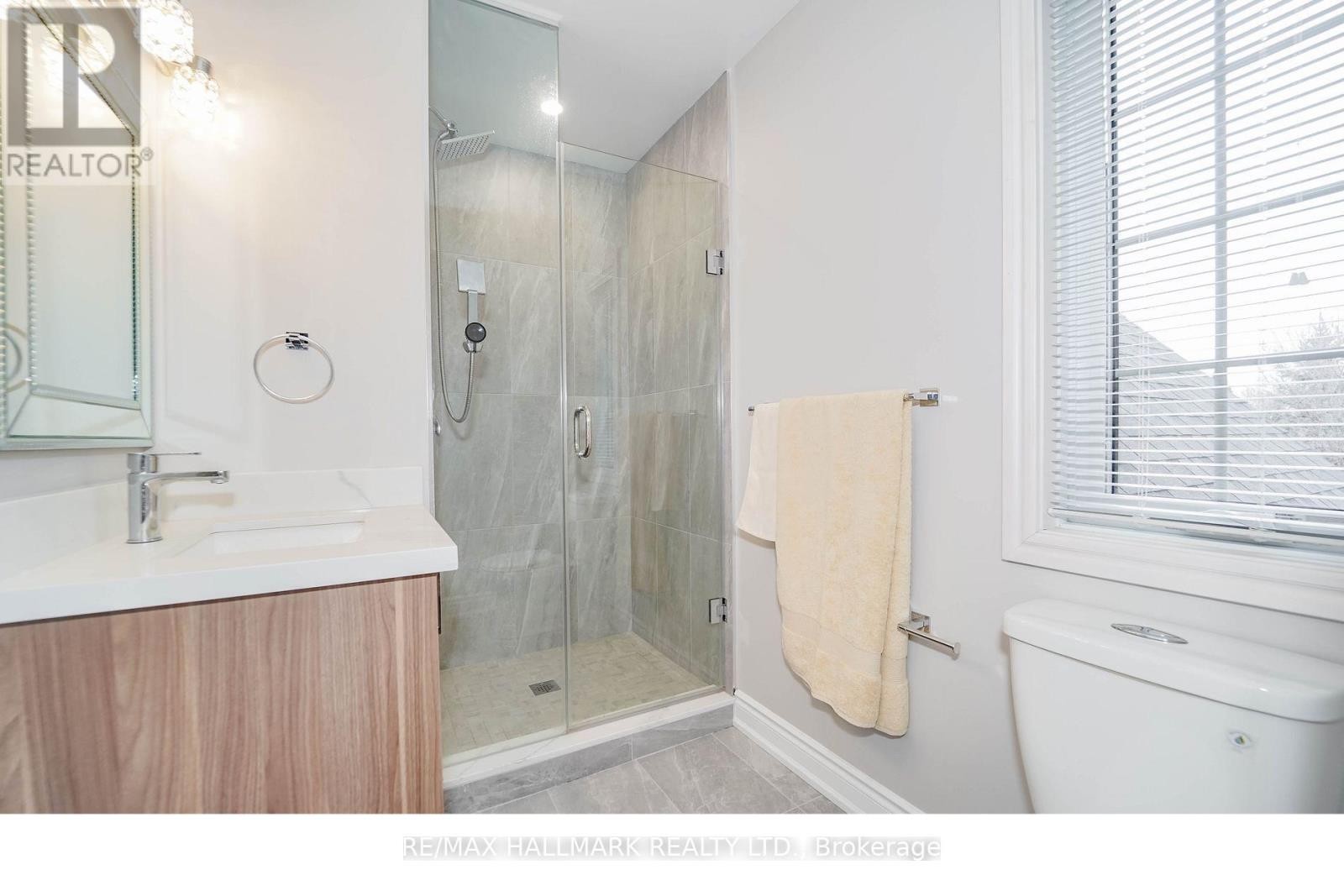 












33 OATLANDS CRESCENT

,
Richmond Hill (Mill Pond),




Ontario
L4C9P1

