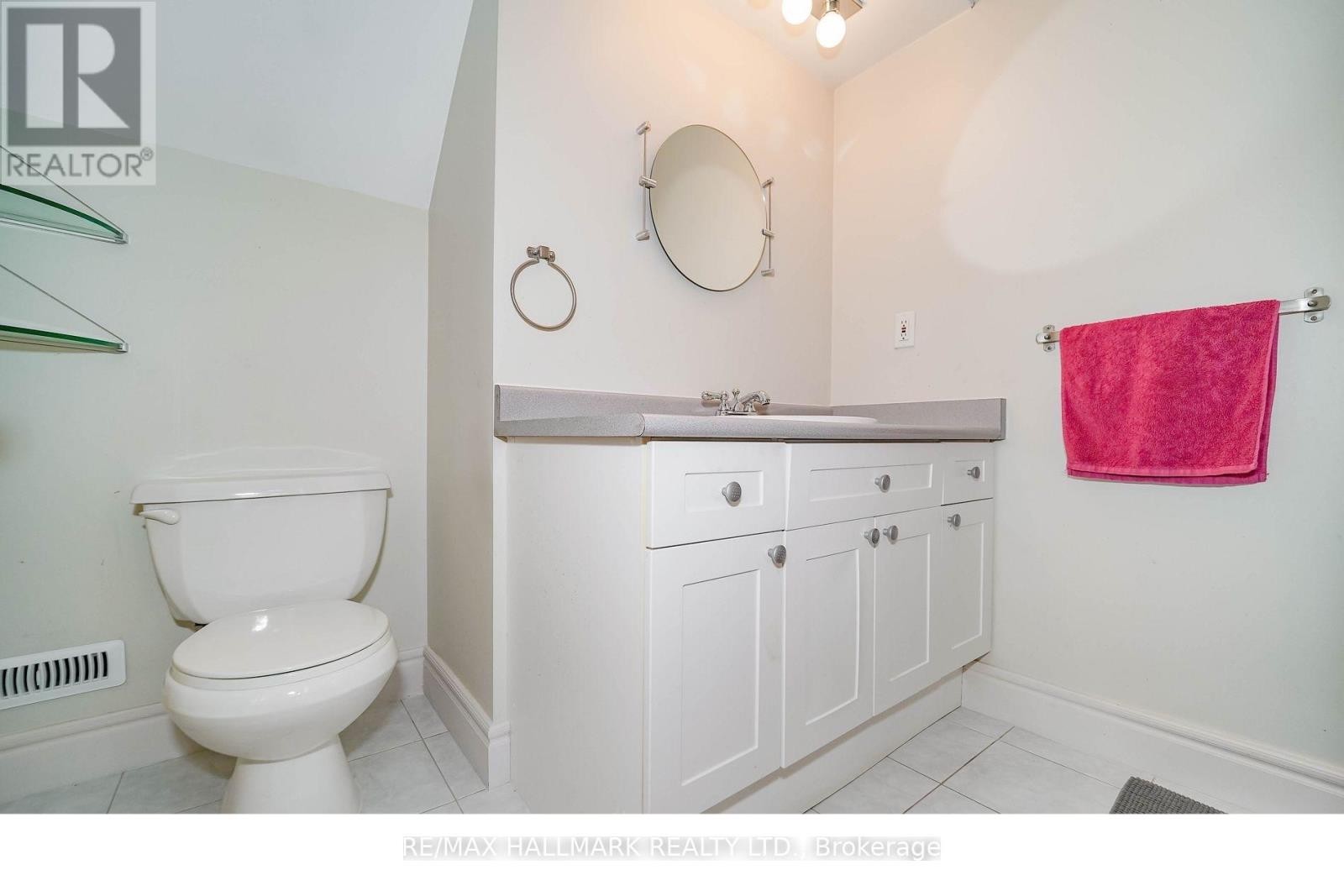 












33 OATLANDS CRESCENT

,
Richmond Hill (Mill Pond),




Ontario
L4C9P1

