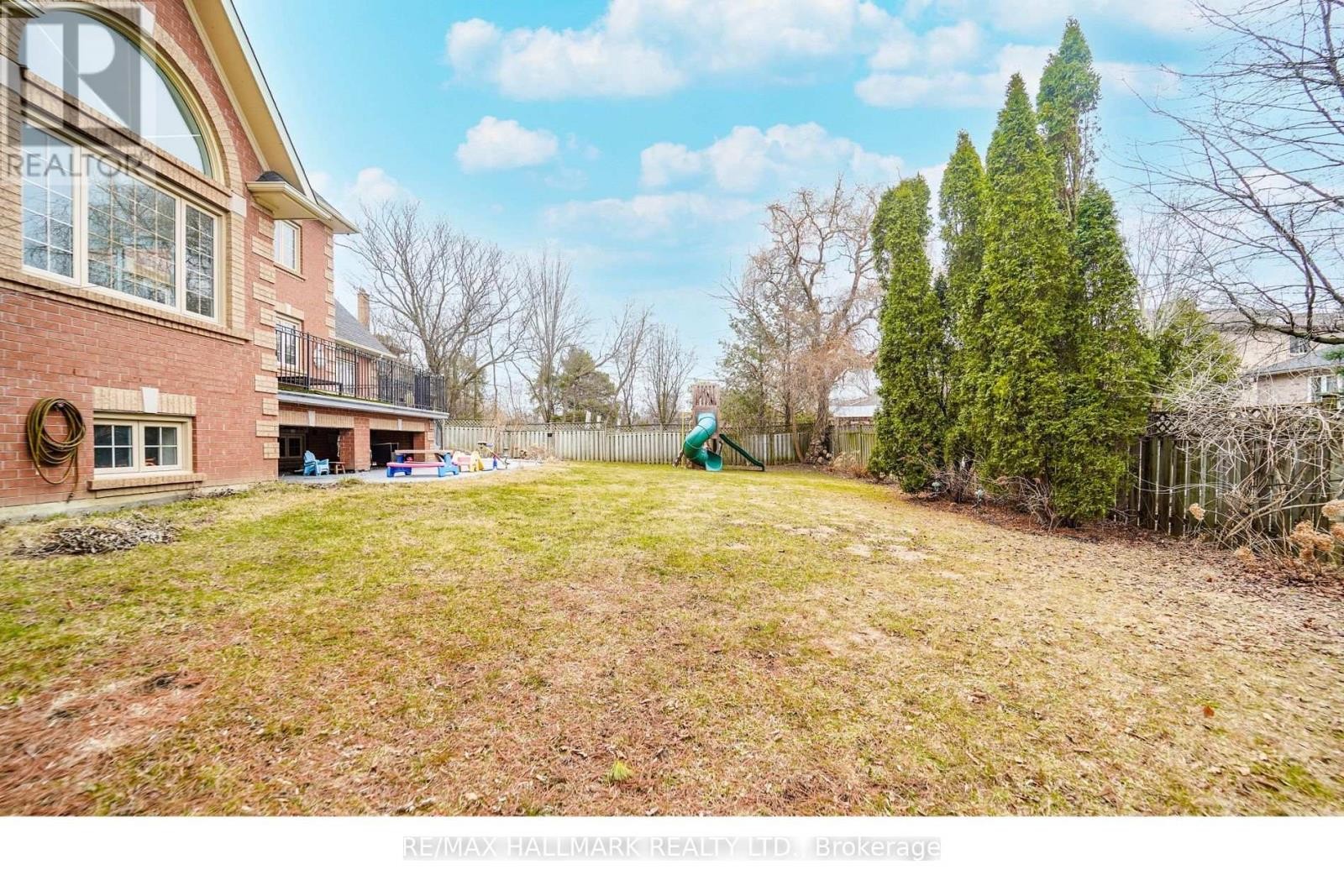 












33 OATLANDS CRESCENT

,
Richmond Hill (Mill Pond),




Ontario
L4C9P1

