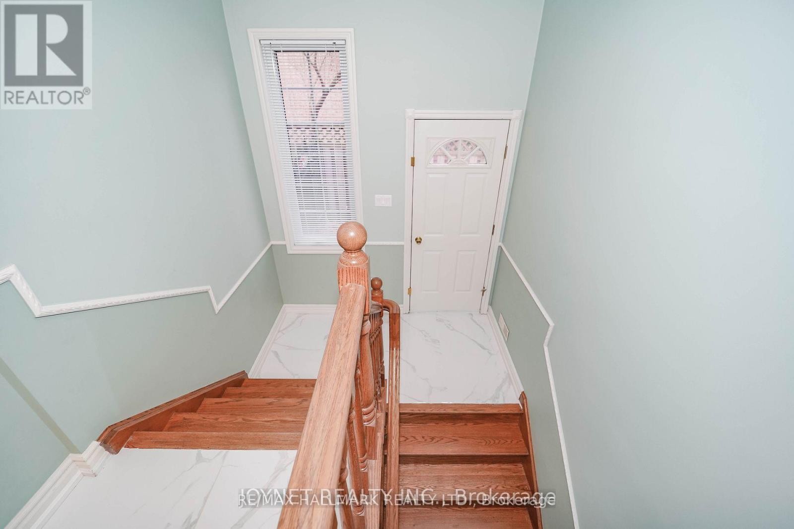 












33 OATLANDS CRESCENT

,
Richmond Hill (Mill Pond),




Ontario
L4C9P1

