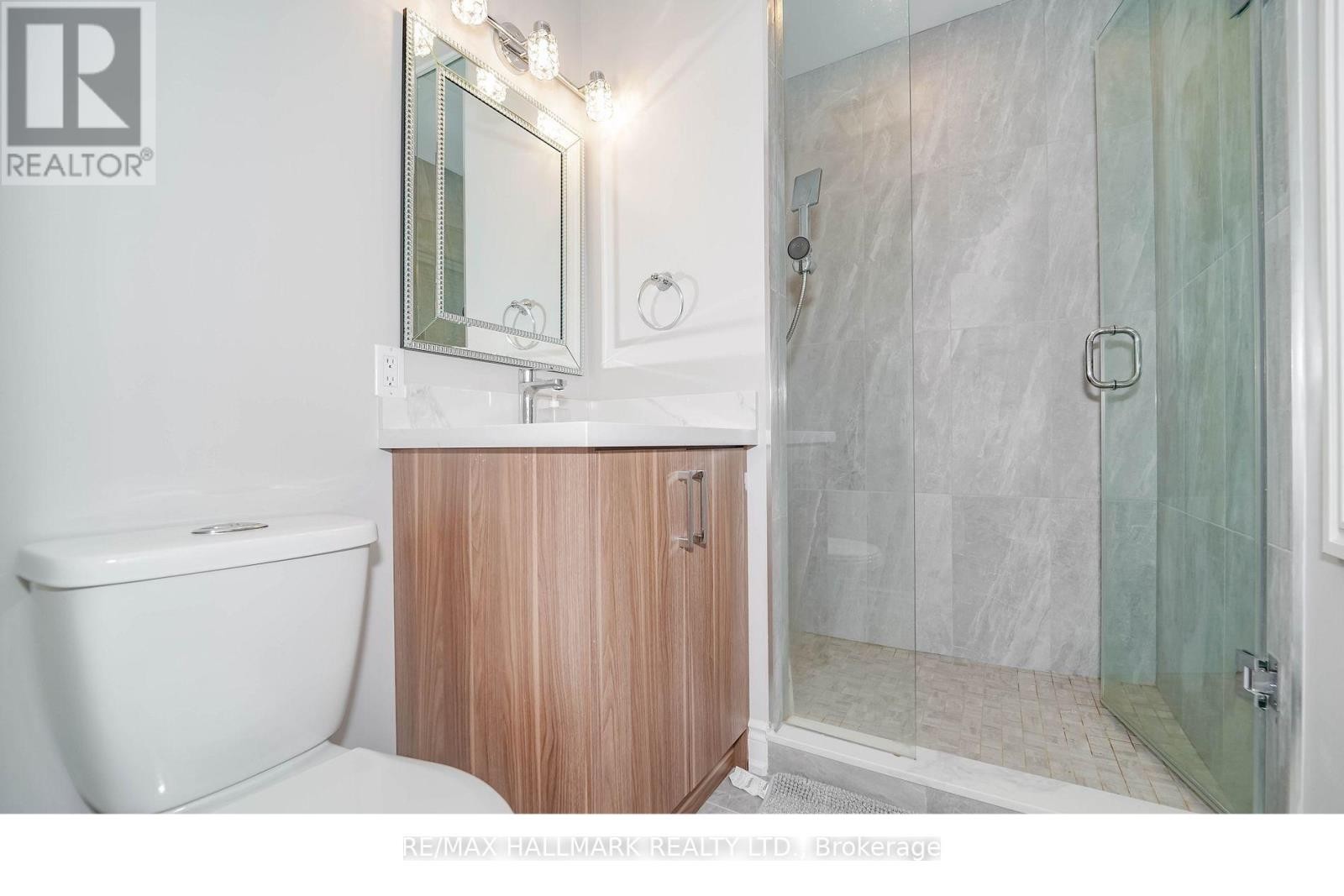 












33 OATLANDS CRESCENT

,
Richmond Hill (Mill Pond),




Ontario
L4C9P1

