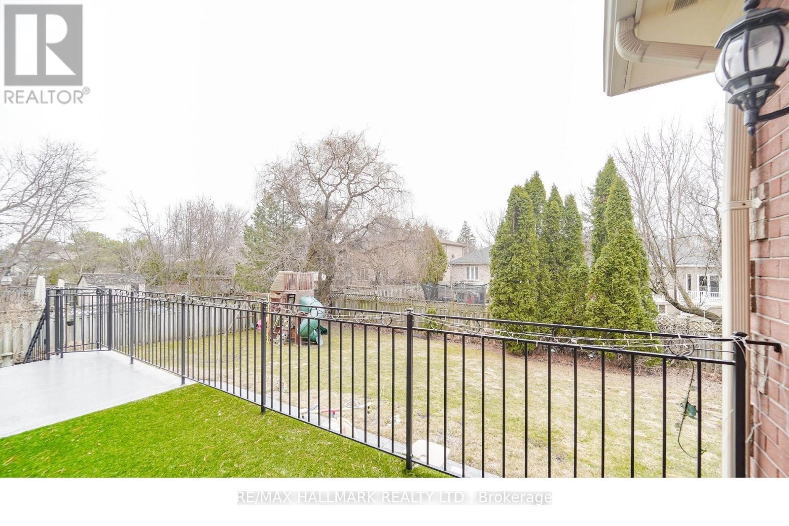 












33 OATLANDS CRESCENT

,
Richmond Hill (Mill Pond),




Ontario
L4C9P1

