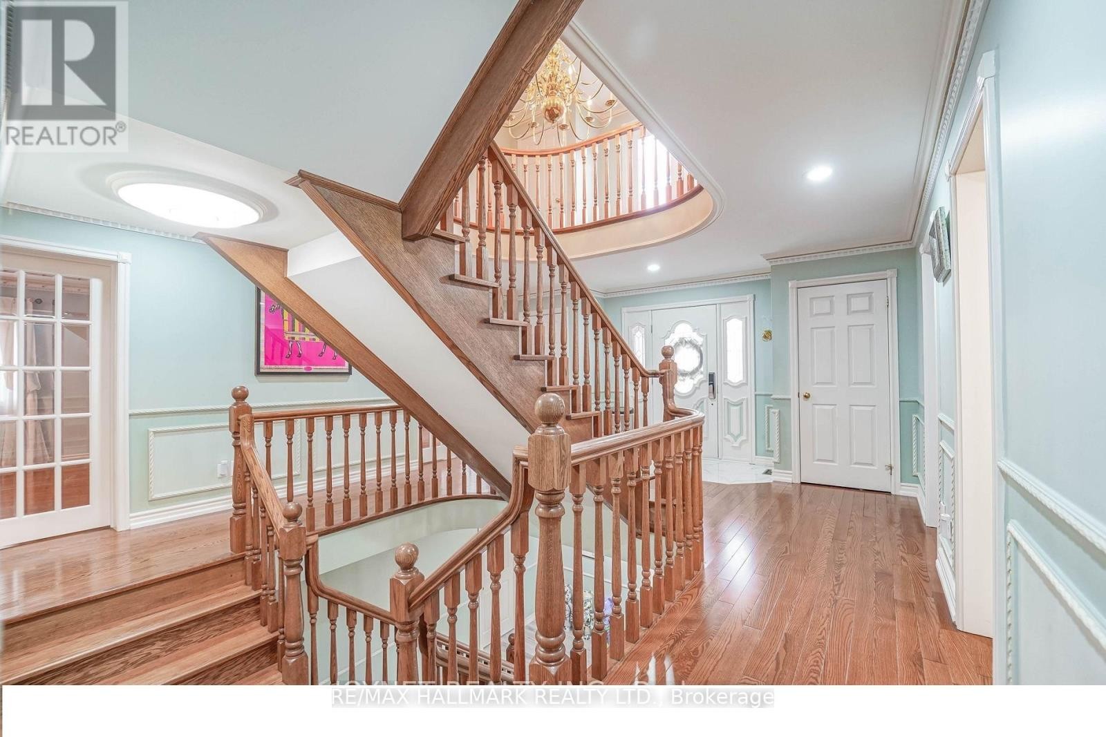 












33 OATLANDS CRESCENT

,
Richmond Hill (Mill Pond),




Ontario
L4C9P1

