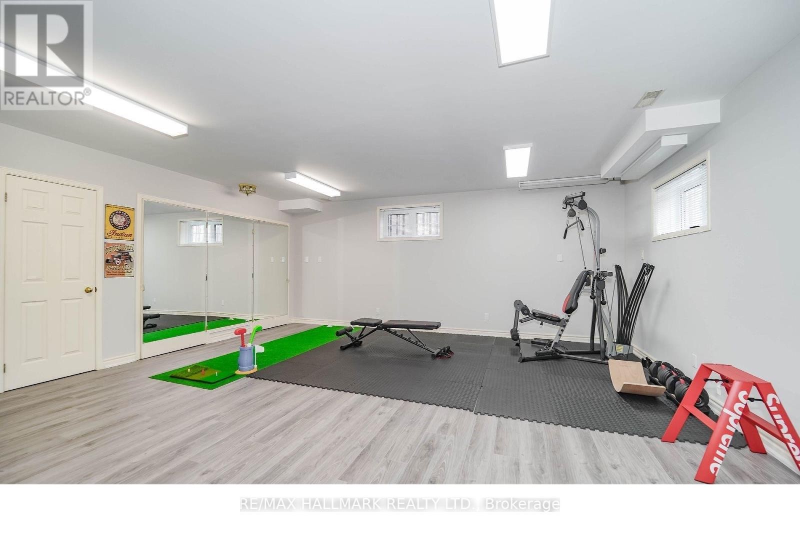 












33 OATLANDS CRESCENT

,
Richmond Hill (Mill Pond),




Ontario
L4C9P1

