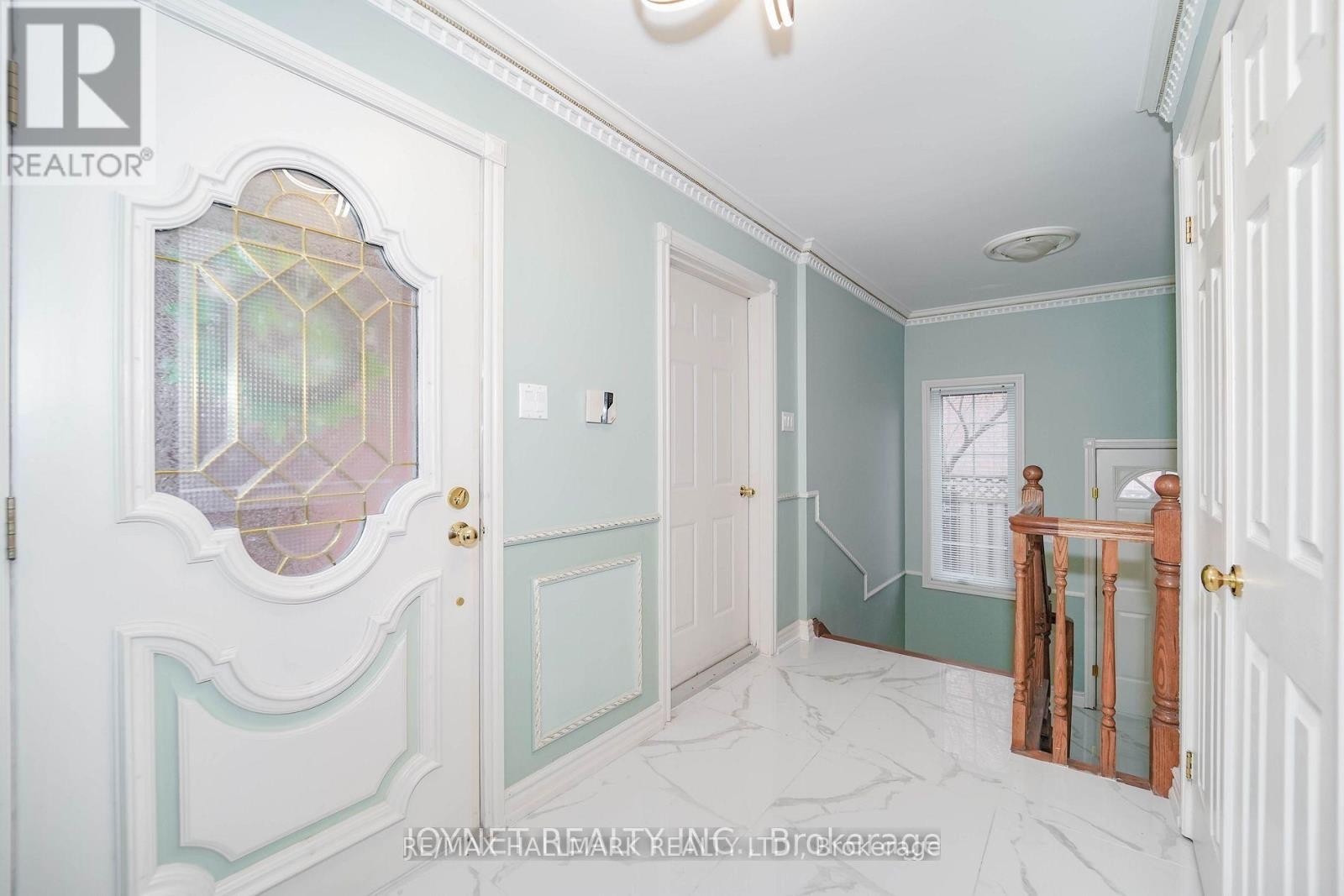 












33 OATLANDS CRESCENT

,
Richmond Hill (Mill Pond),




Ontario
L4C9P1

