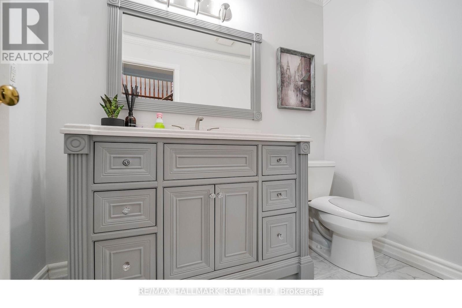 












33 OATLANDS CRESCENT

,
Richmond Hill (Mill Pond),




Ontario
L4C9P1

