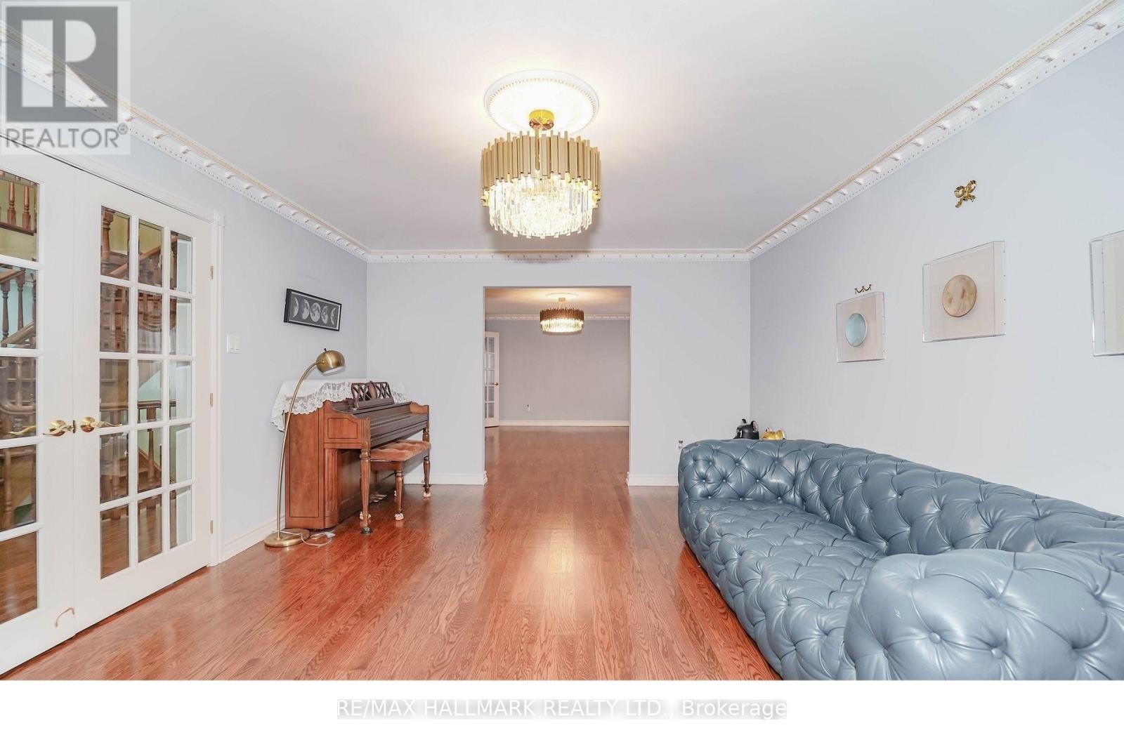 












33 OATLANDS CRESCENT

,
Richmond Hill (Mill Pond),




Ontario
L4C9P1

