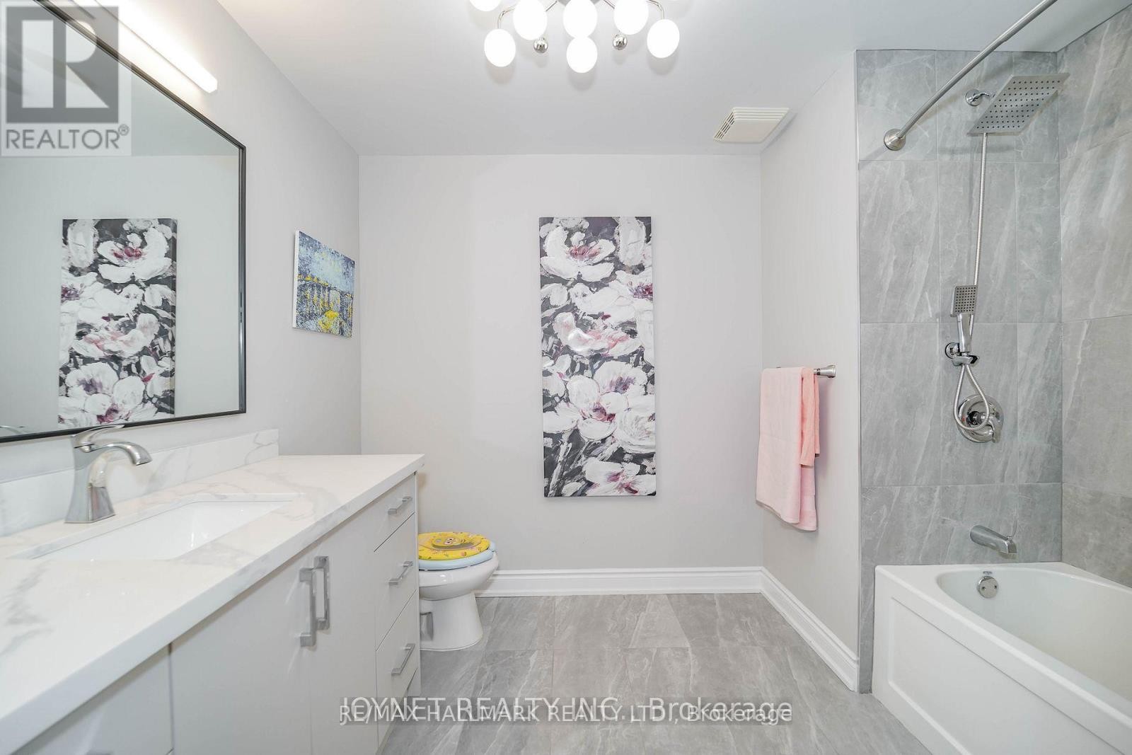 












33 OATLANDS CRESCENT

,
Richmond Hill (Mill Pond),




Ontario
L4C9P1

