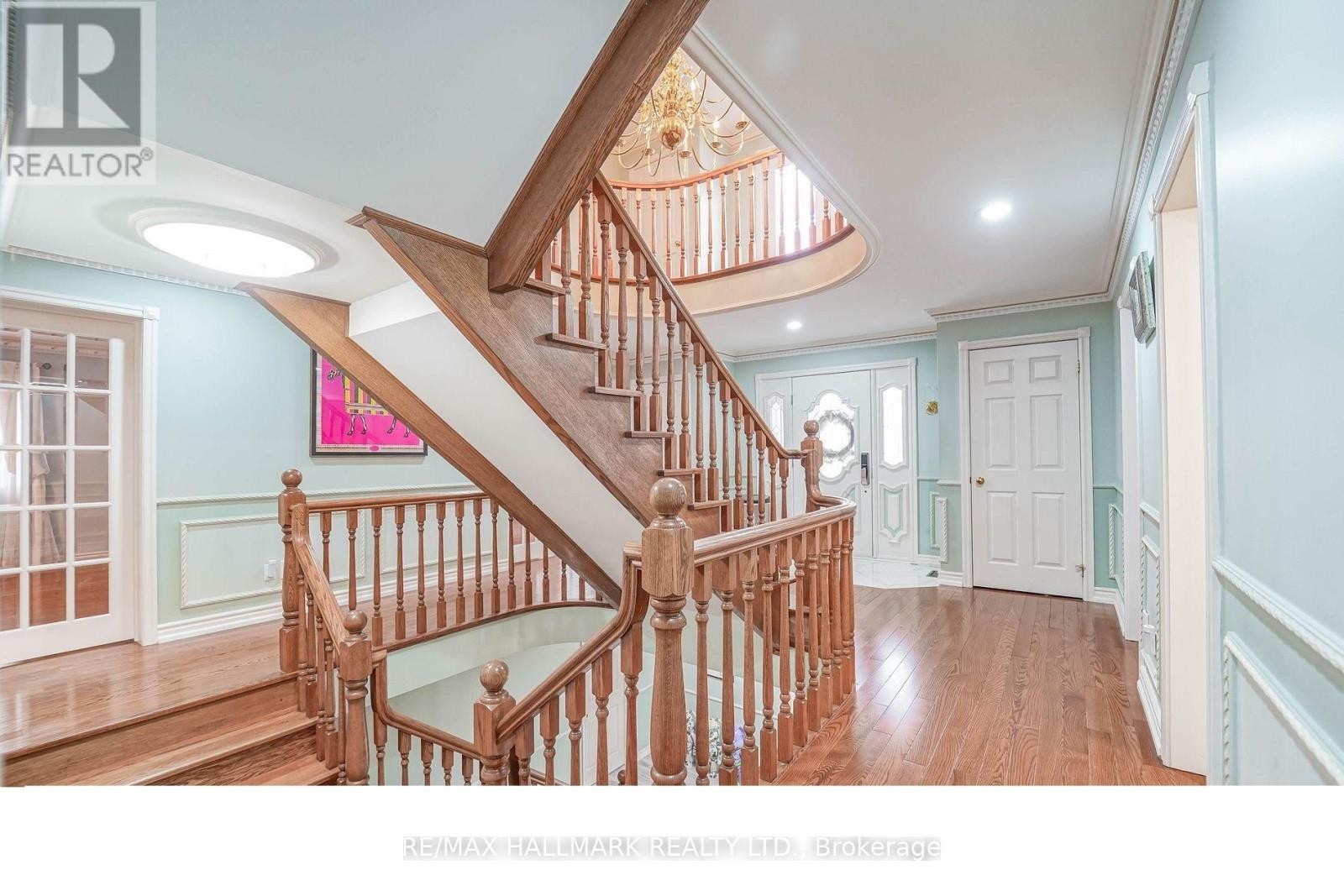 












33 OATLANDS CRESCENT

,
Richmond Hill (Mill Pond),




Ontario
L4C9P1

