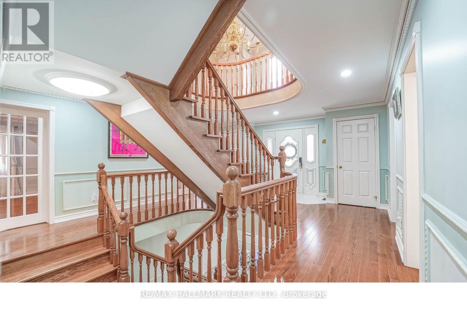 












33 OATLANDS CRESCENT

,
Richmond Hill (Mill Pond),




Ontario
L4C9P1

