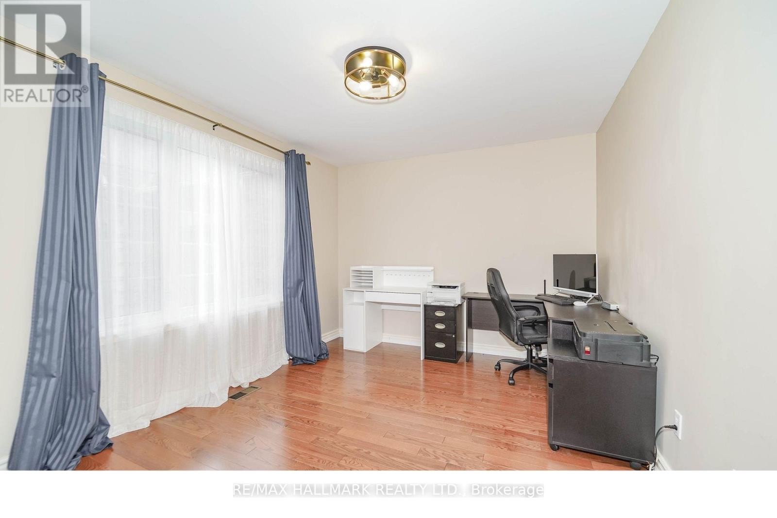 












33 OATLANDS CRESCENT

,
Richmond Hill (Mill Pond),




Ontario
L4C9P1

