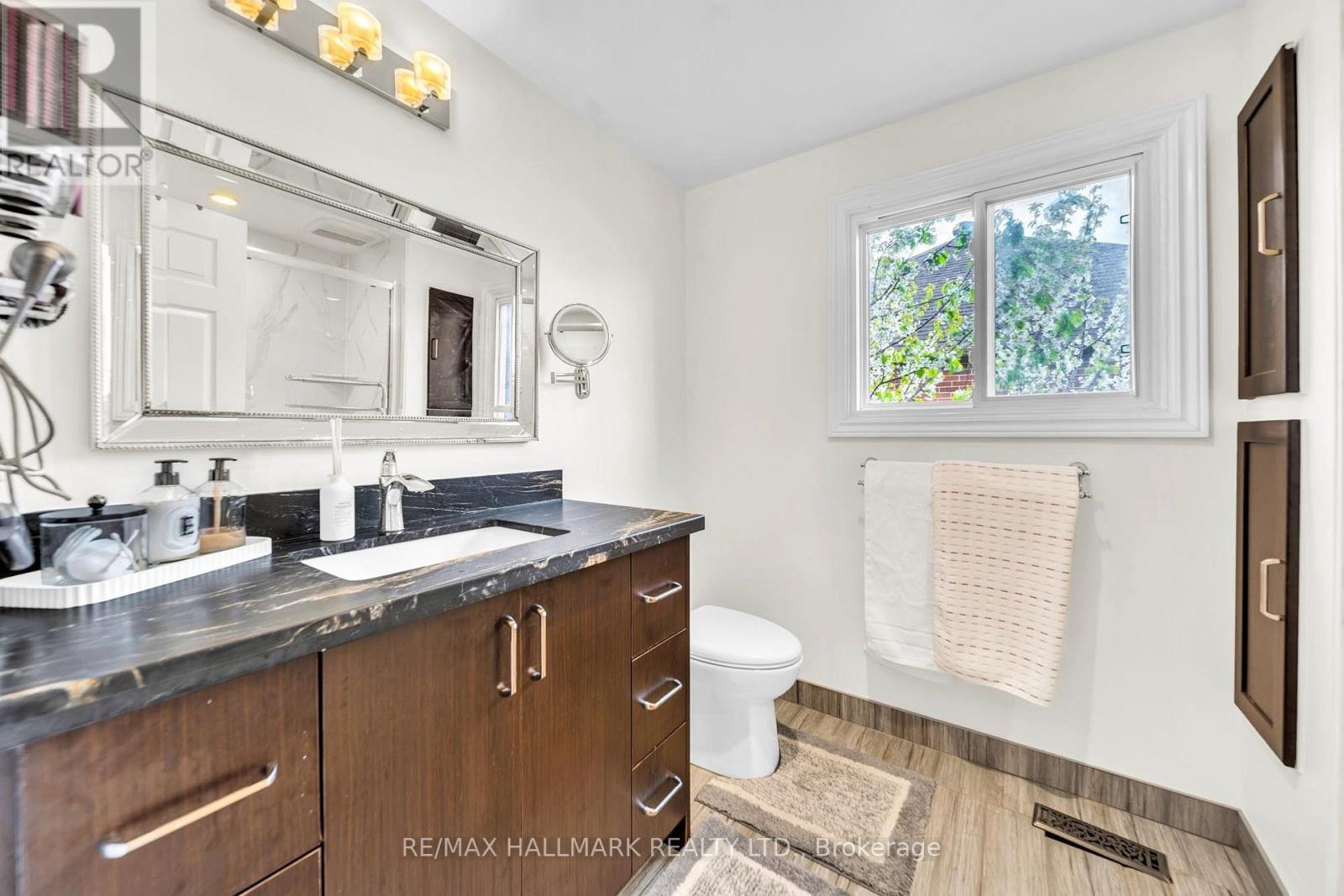 












58 ALEXIS ROAD

,
Markham (Thornlea),




Ontario
L3T6Z8

