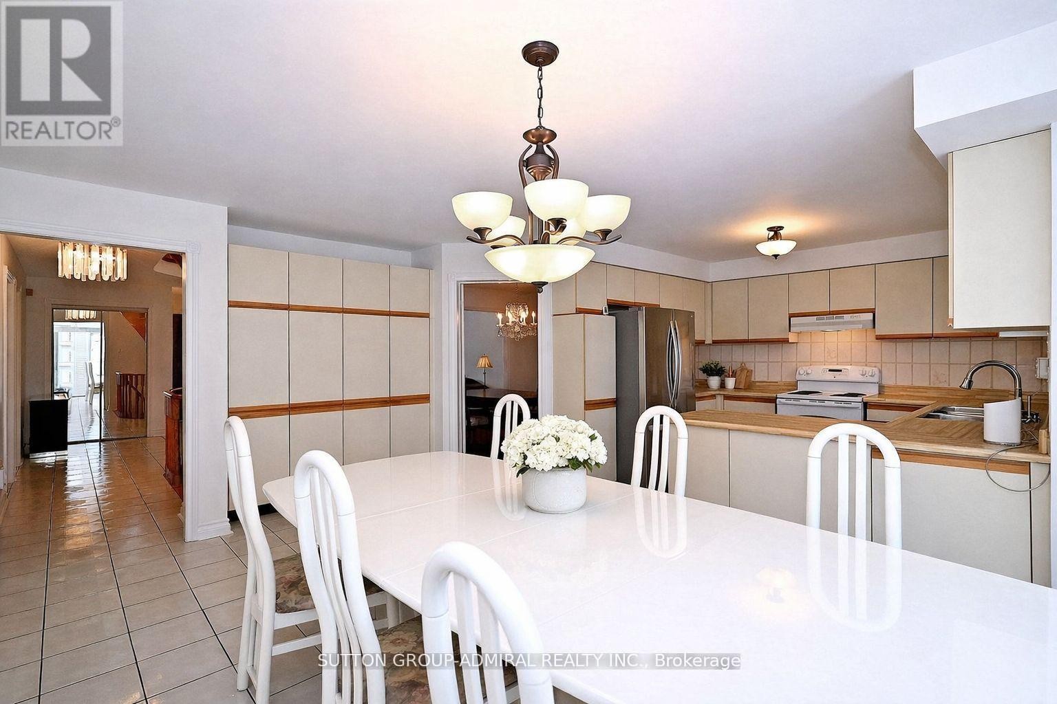 












45 ROYAL GARDEN BOULEVARD

,
Vaughan (East Woodbridge),




Ontario
L4L7C4

