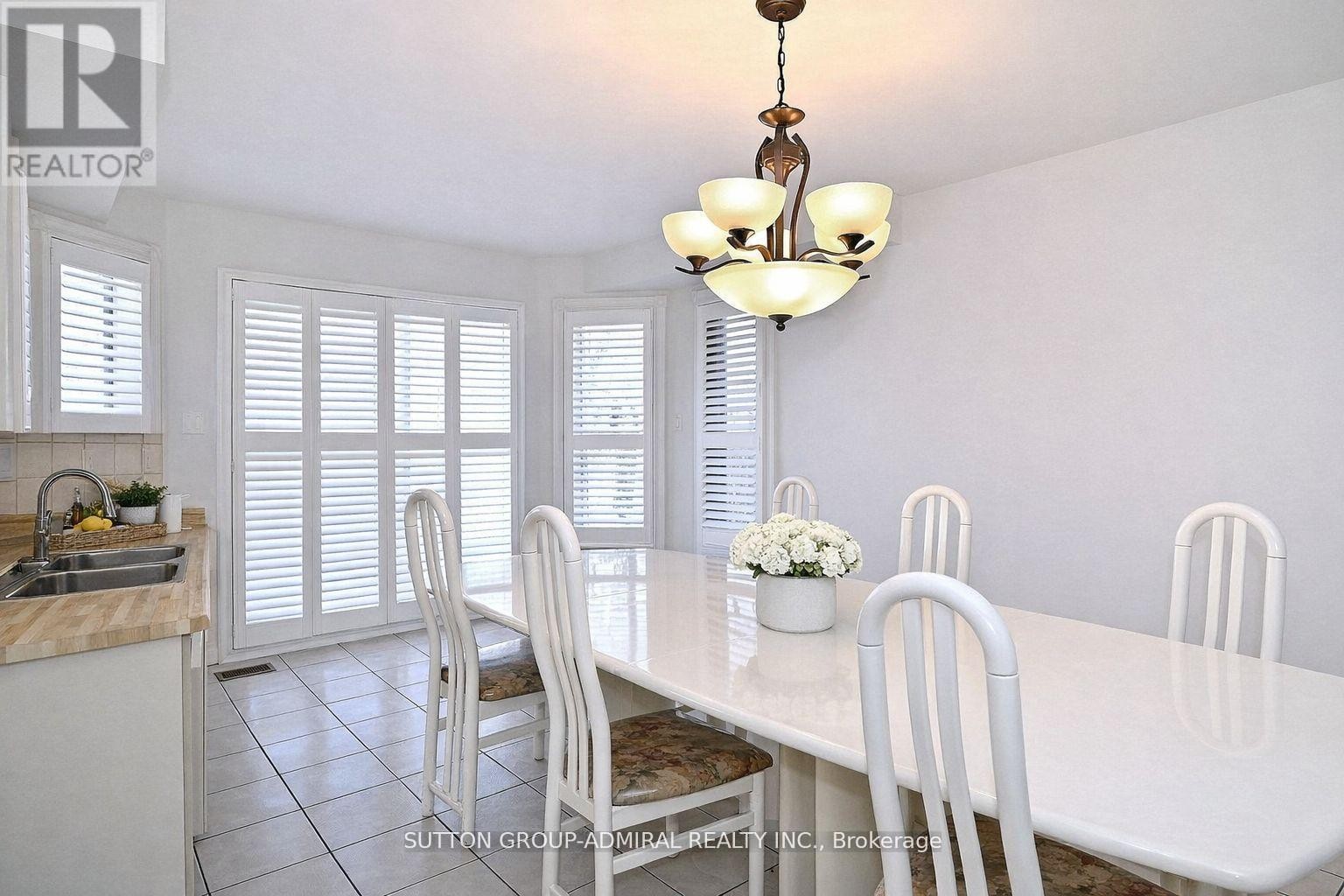 












45 ROYAL GARDEN BOULEVARD

,
Vaughan (East Woodbridge),




Ontario
L4L7C4

