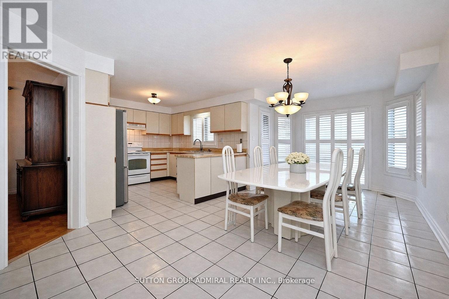 












45 ROYAL GARDEN BOULEVARD

,
Vaughan (East Woodbridge),




Ontario
L4L7C4

